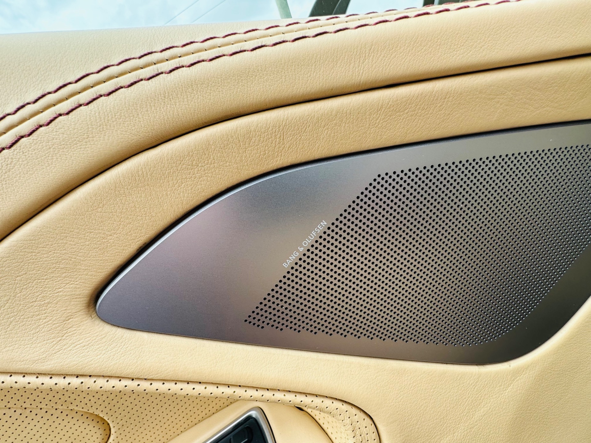 Used-2015-Aston-Martin-Vanquish-Volante