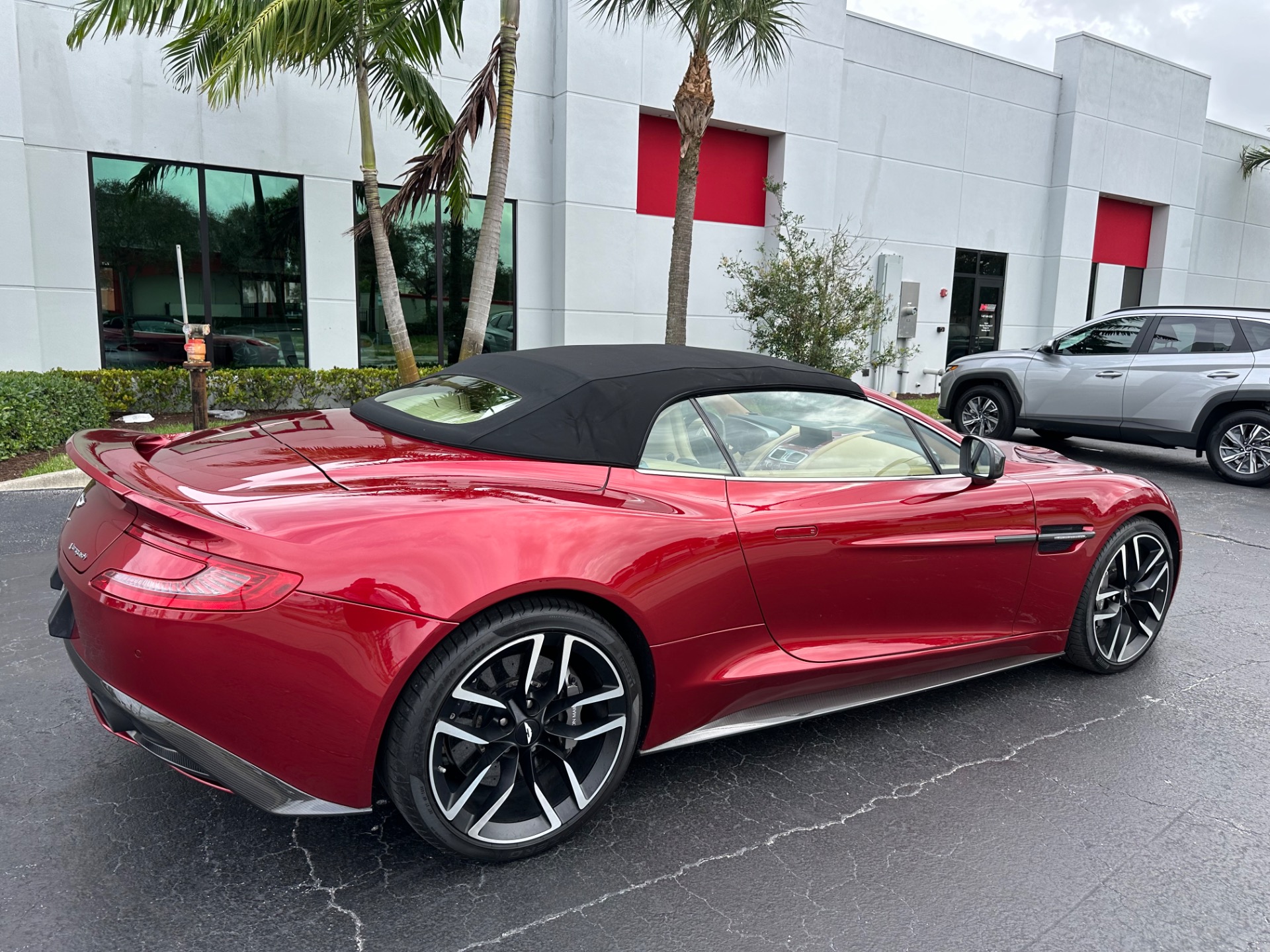 Used-2015-Aston-Martin-Vanquish-Volante
