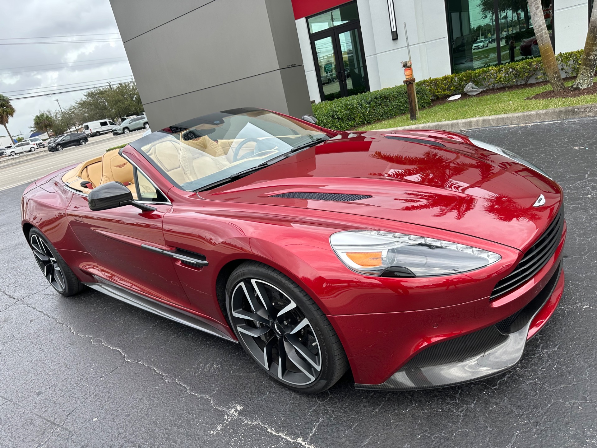 Used-2015-Aston-Martin-Vanquish-Volante