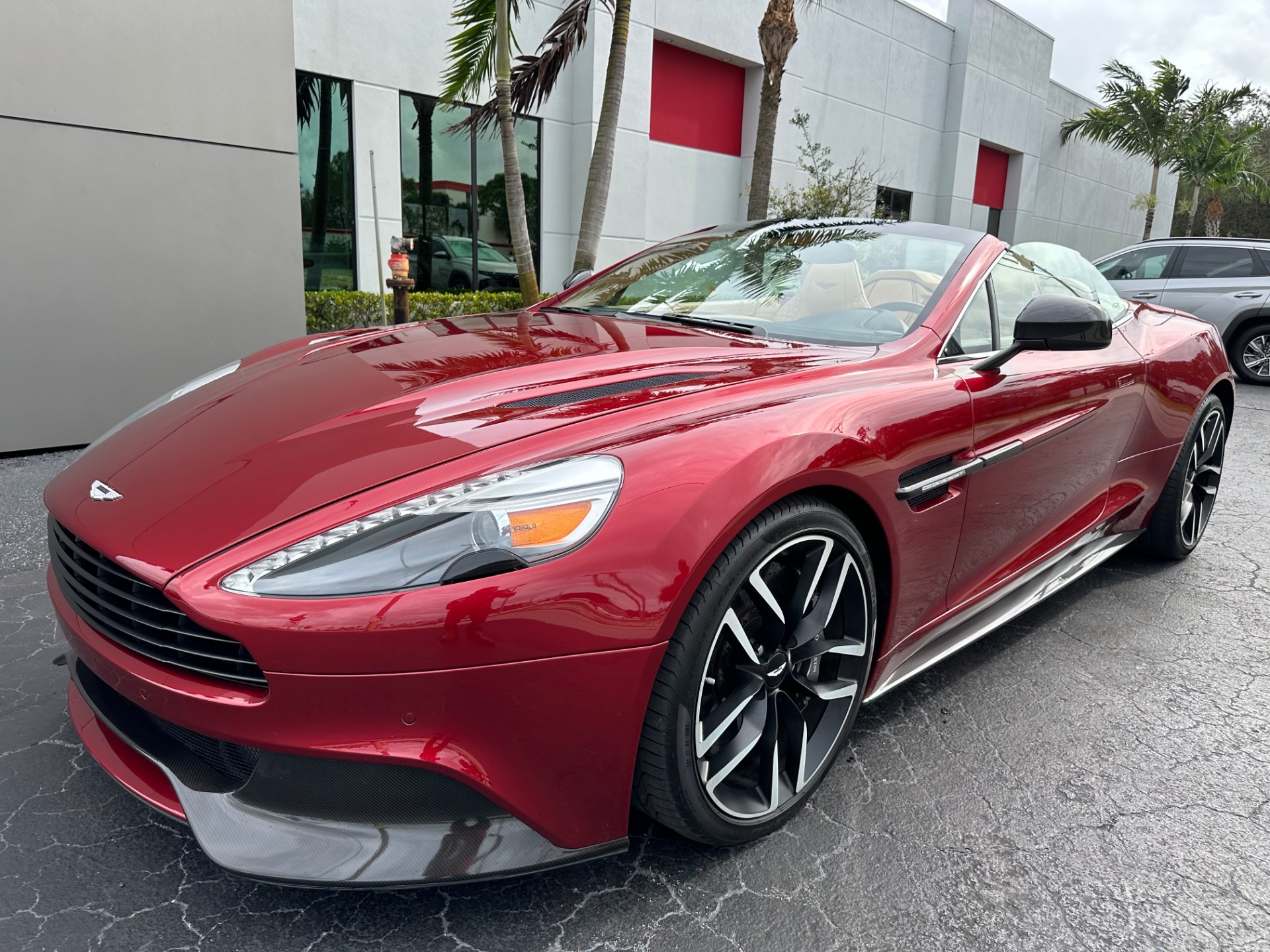 Used-2015-Aston-Martin-Vanquish-Volante