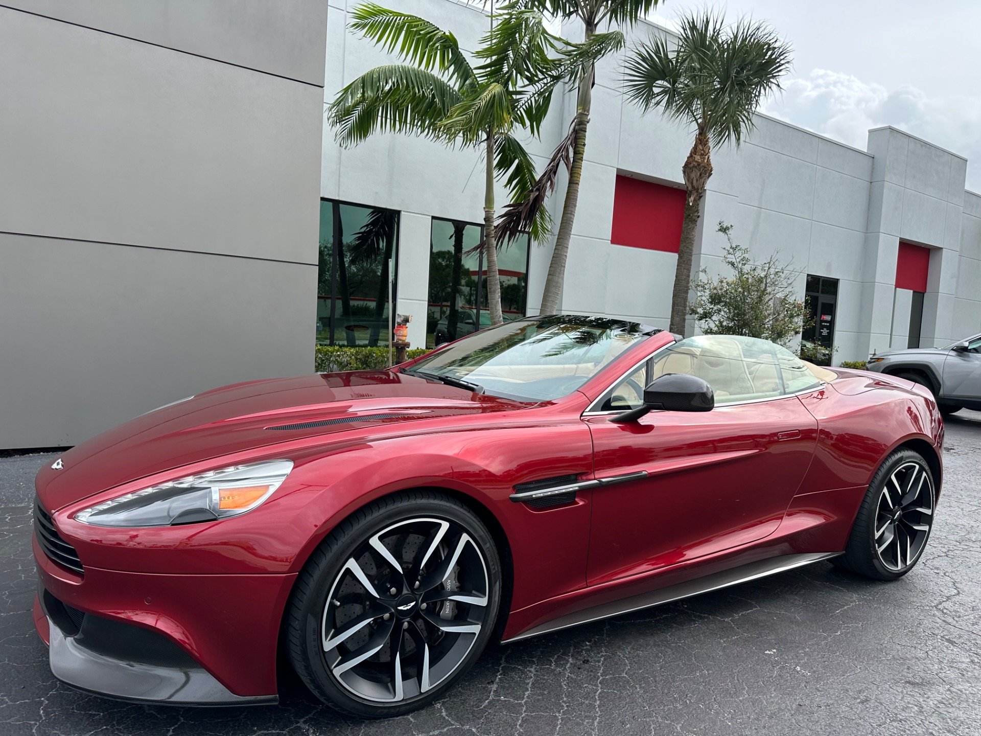 Used-2015-Aston-Martin-Vanquish-Volante