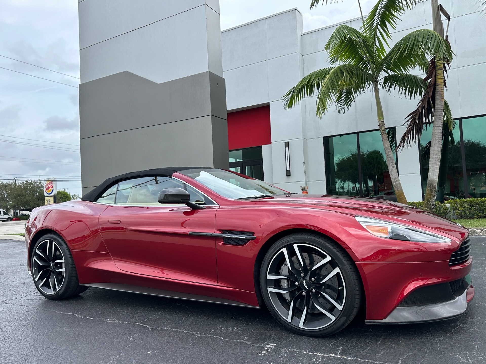 Used-2015-Aston-Martin-Vanquish-Volante