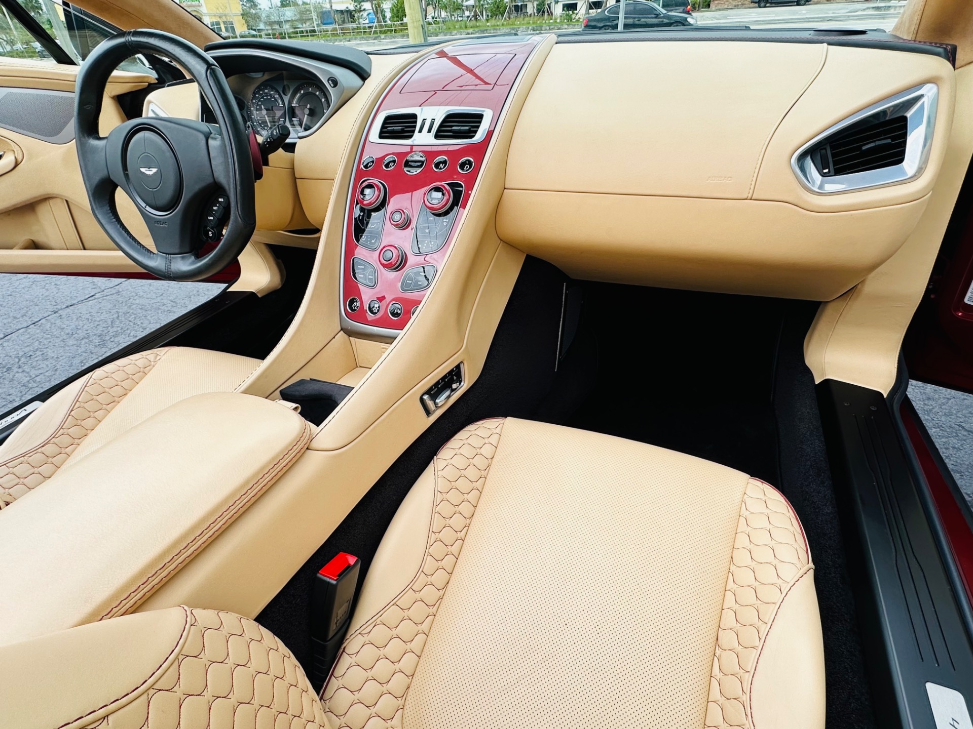 Used-2015-Aston-Martin-Vanquish-Volante