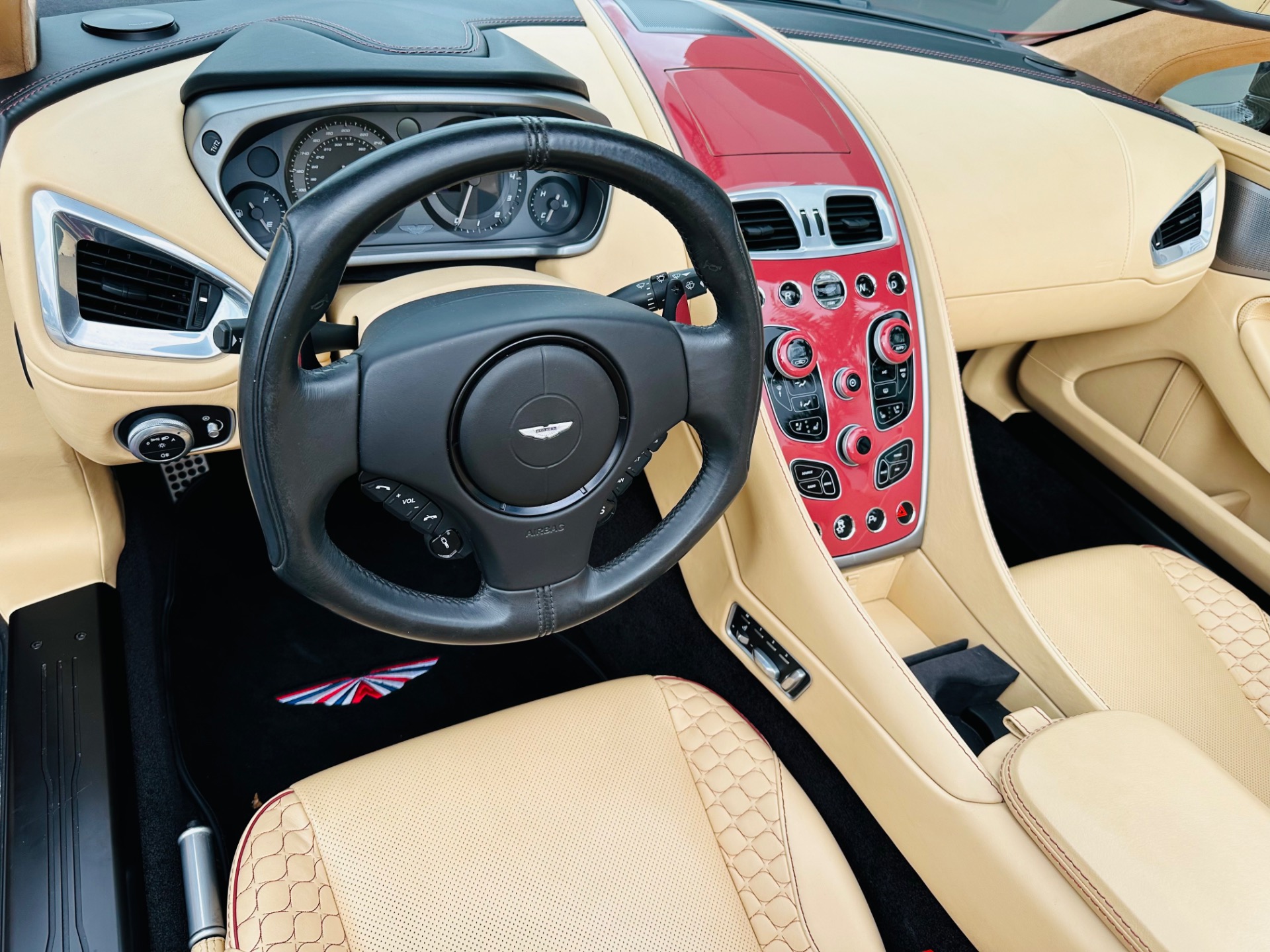 Used-2015-Aston-Martin-Vanquish-Volante