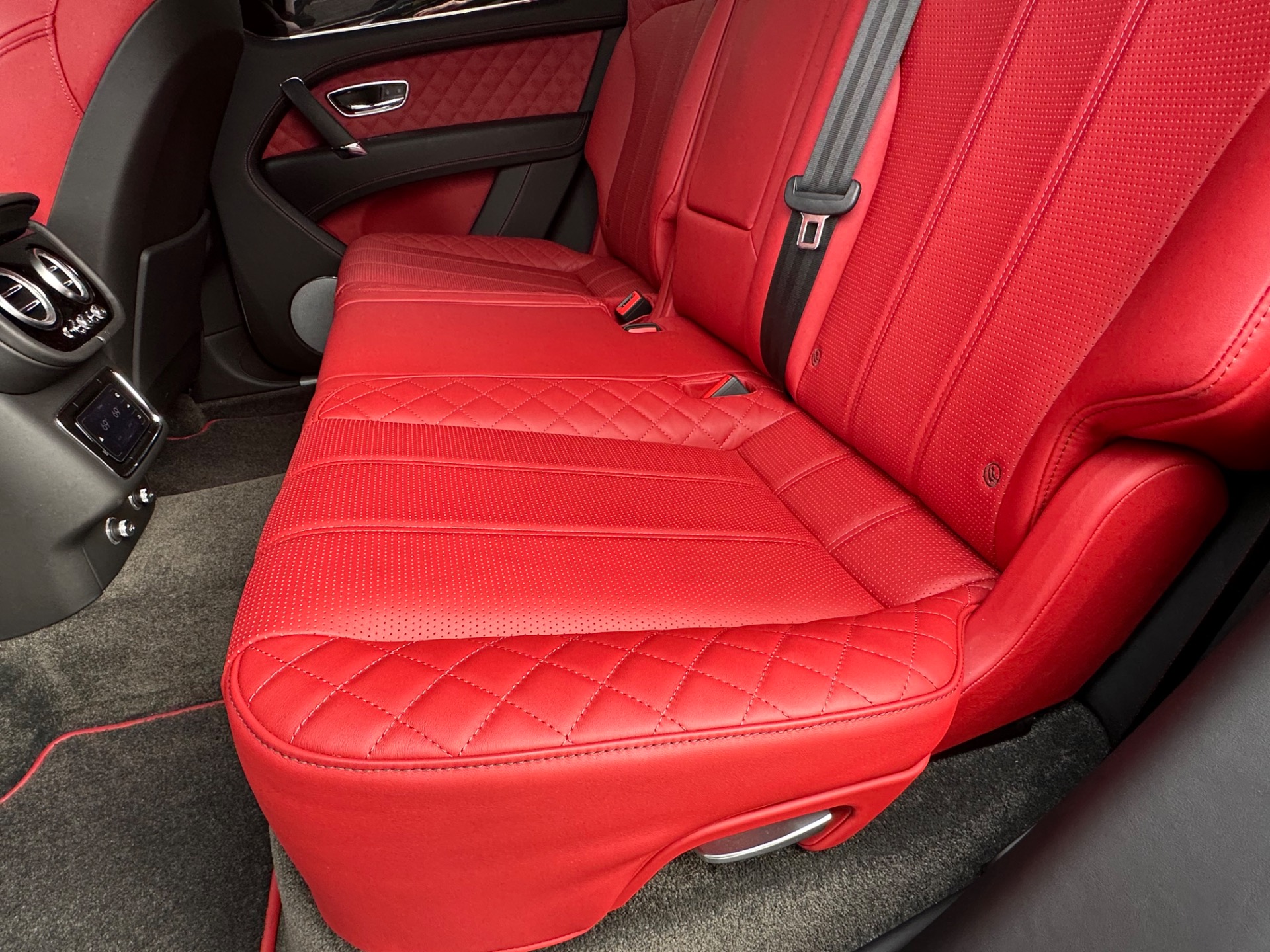 Used-2018-Bentley-Bentayga-W12-Signature-Edition