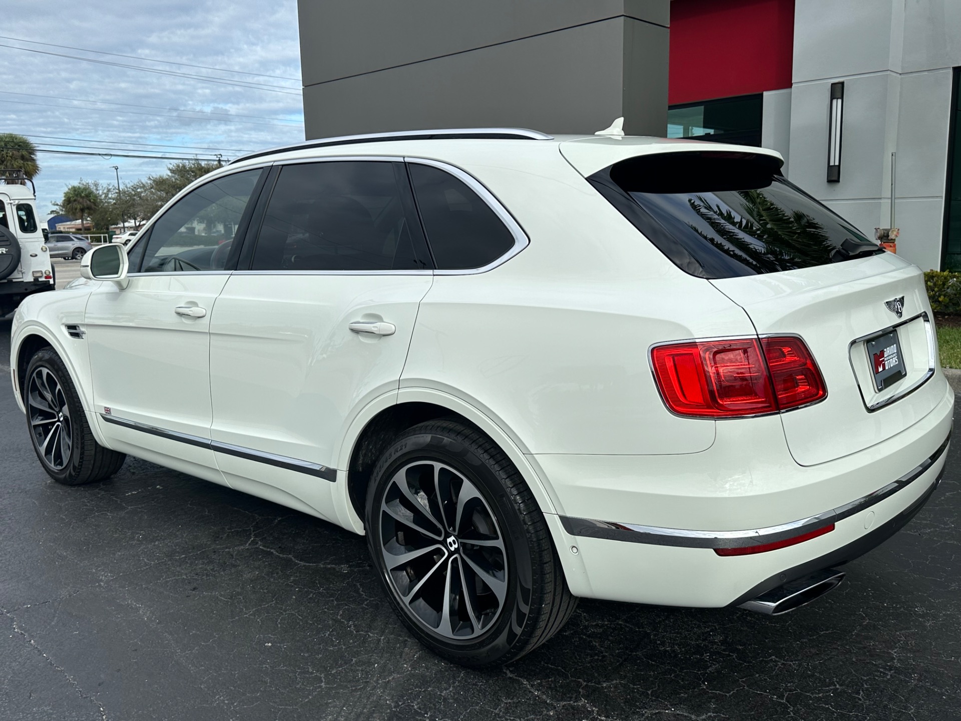 Used-2018-Bentley-Bentayga-W12-Signature-Edition