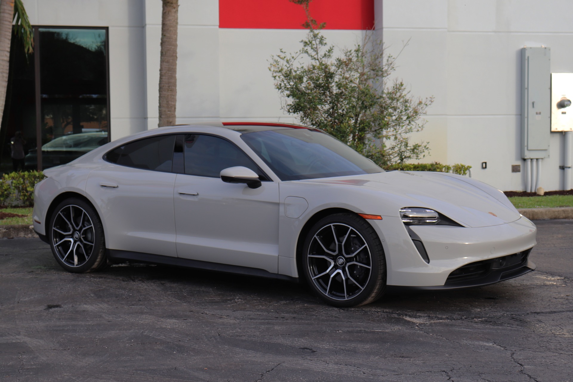 Used-2023-Porsche-Taycan