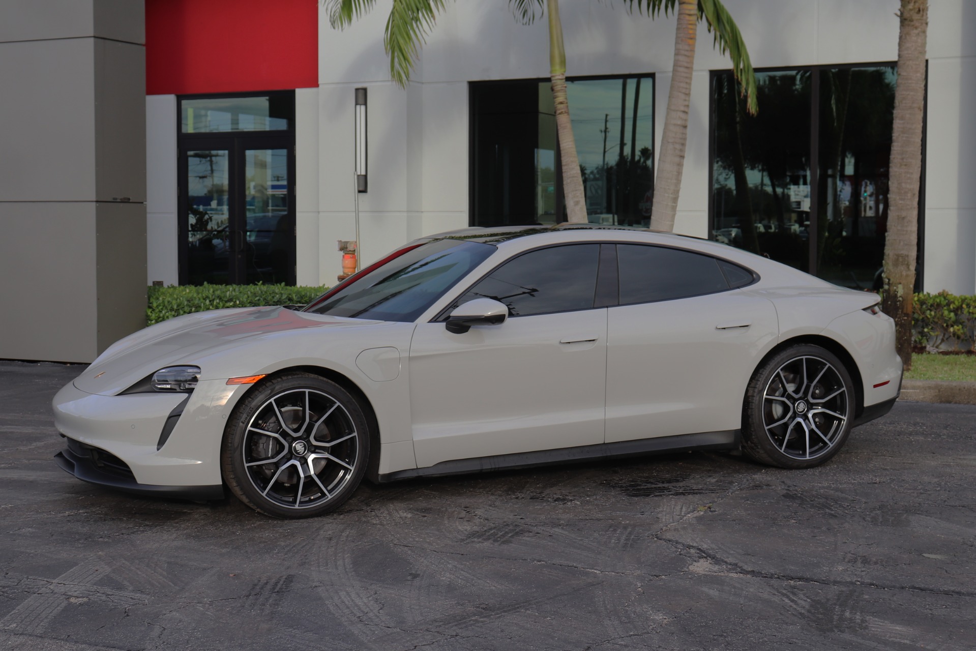 Used-2023-Porsche-Taycan