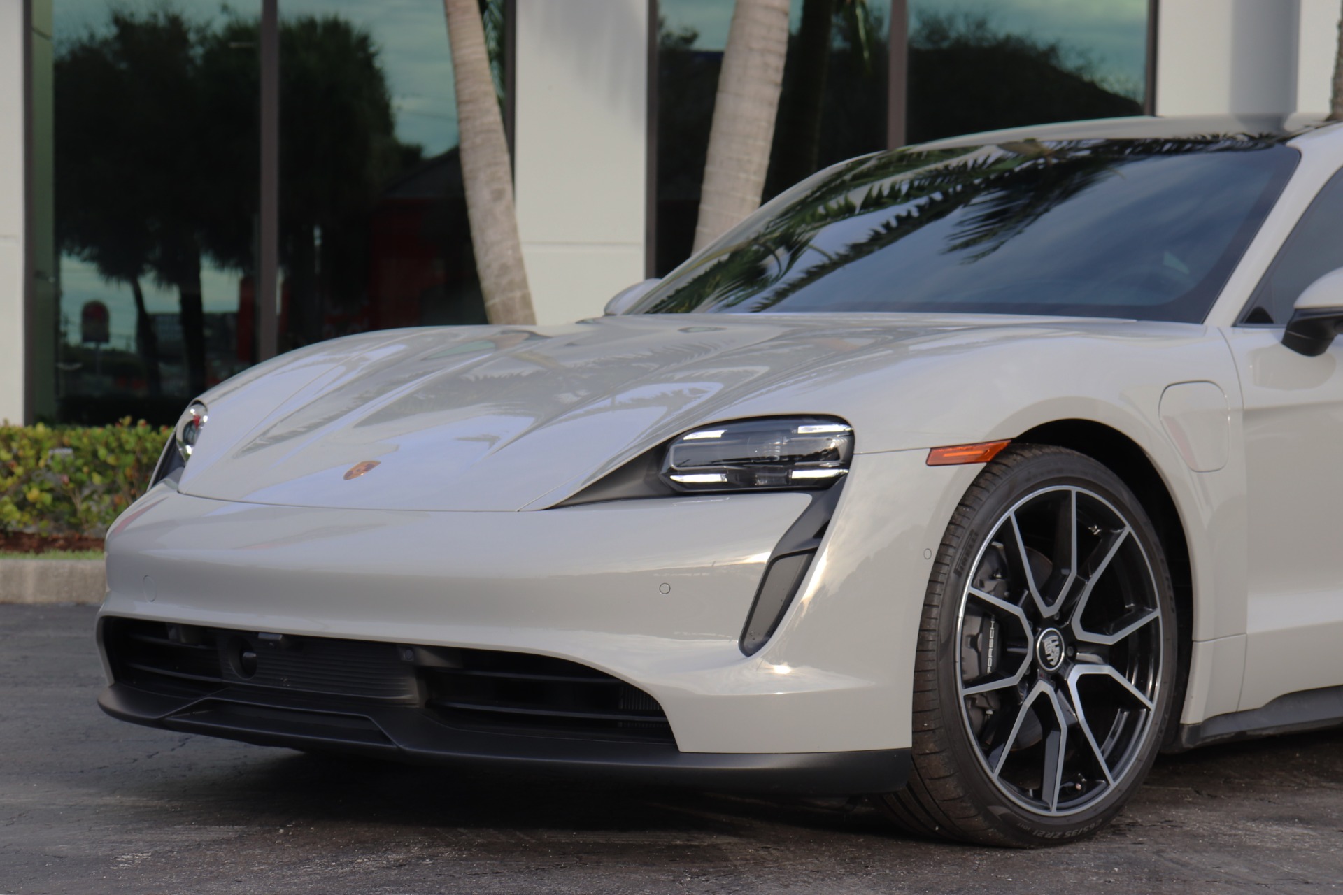 Used-2023-Porsche-Taycan