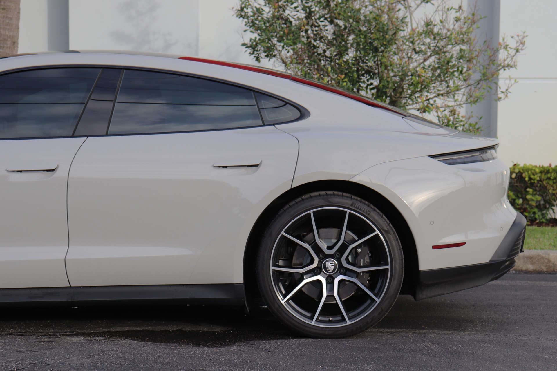 Used-2023-Porsche-Taycan