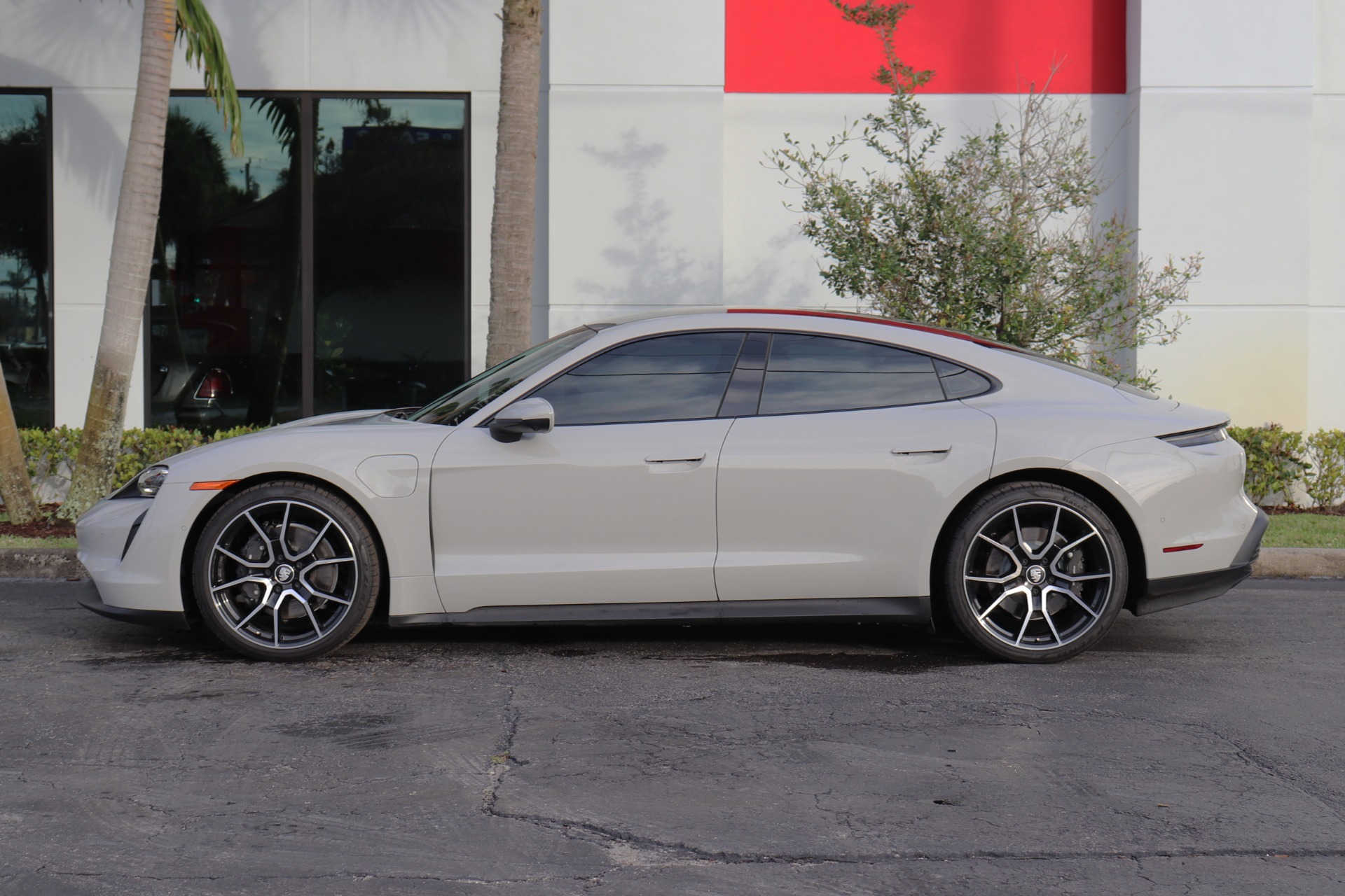 Used-2023-Porsche-Taycan