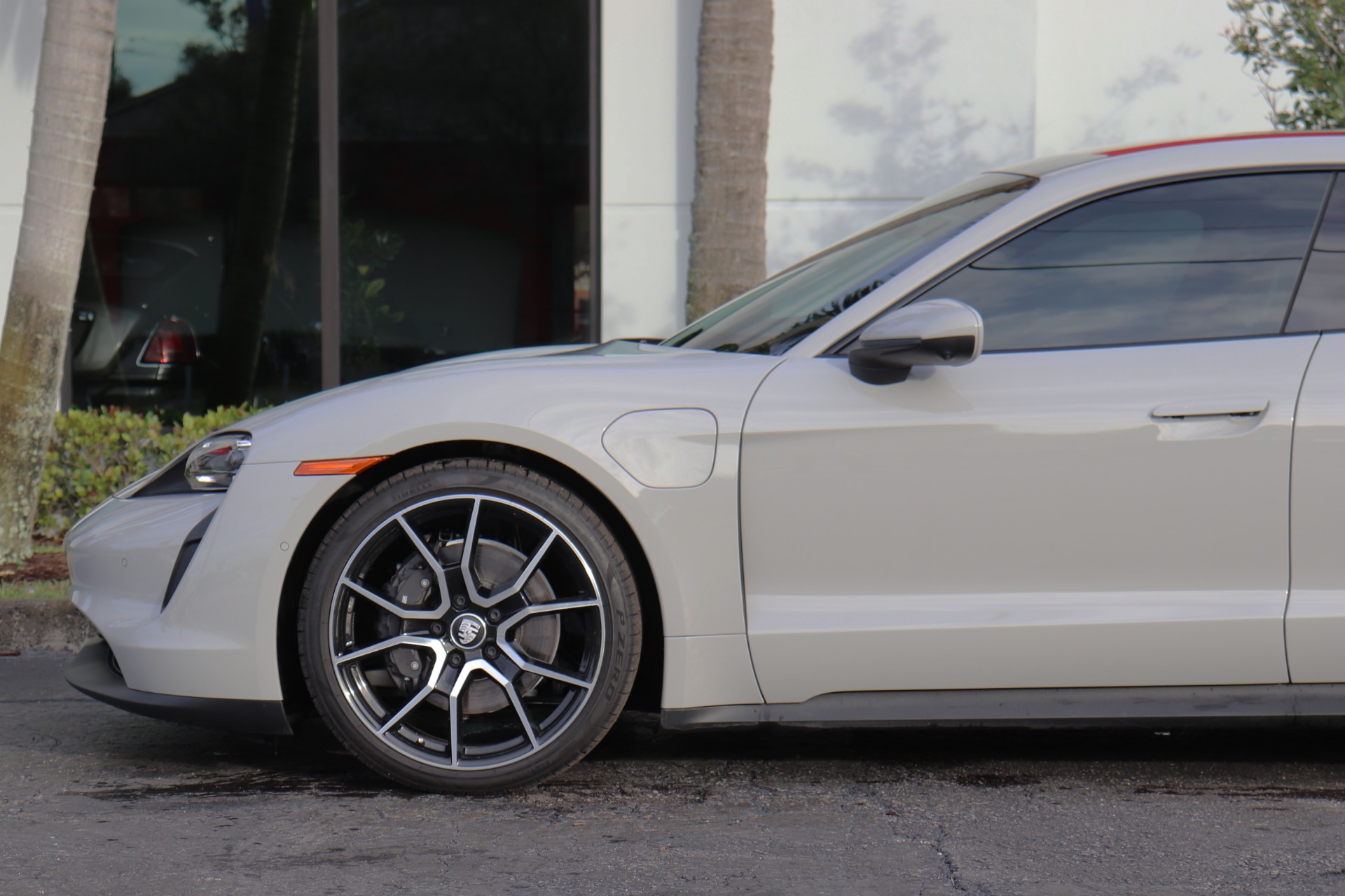 Used-2023-Porsche-Taycan
