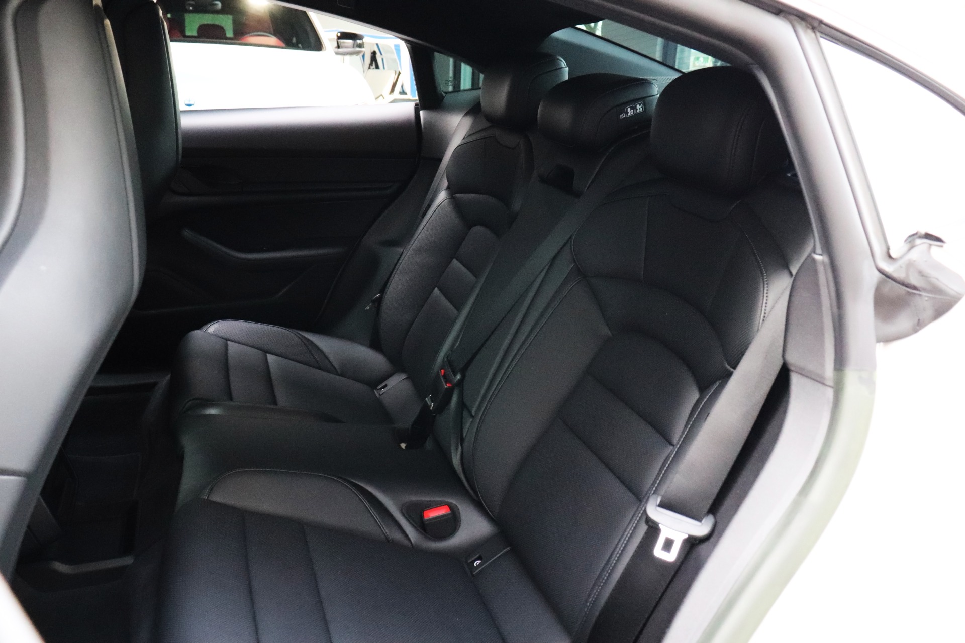 Used-2023-Porsche-Taycan