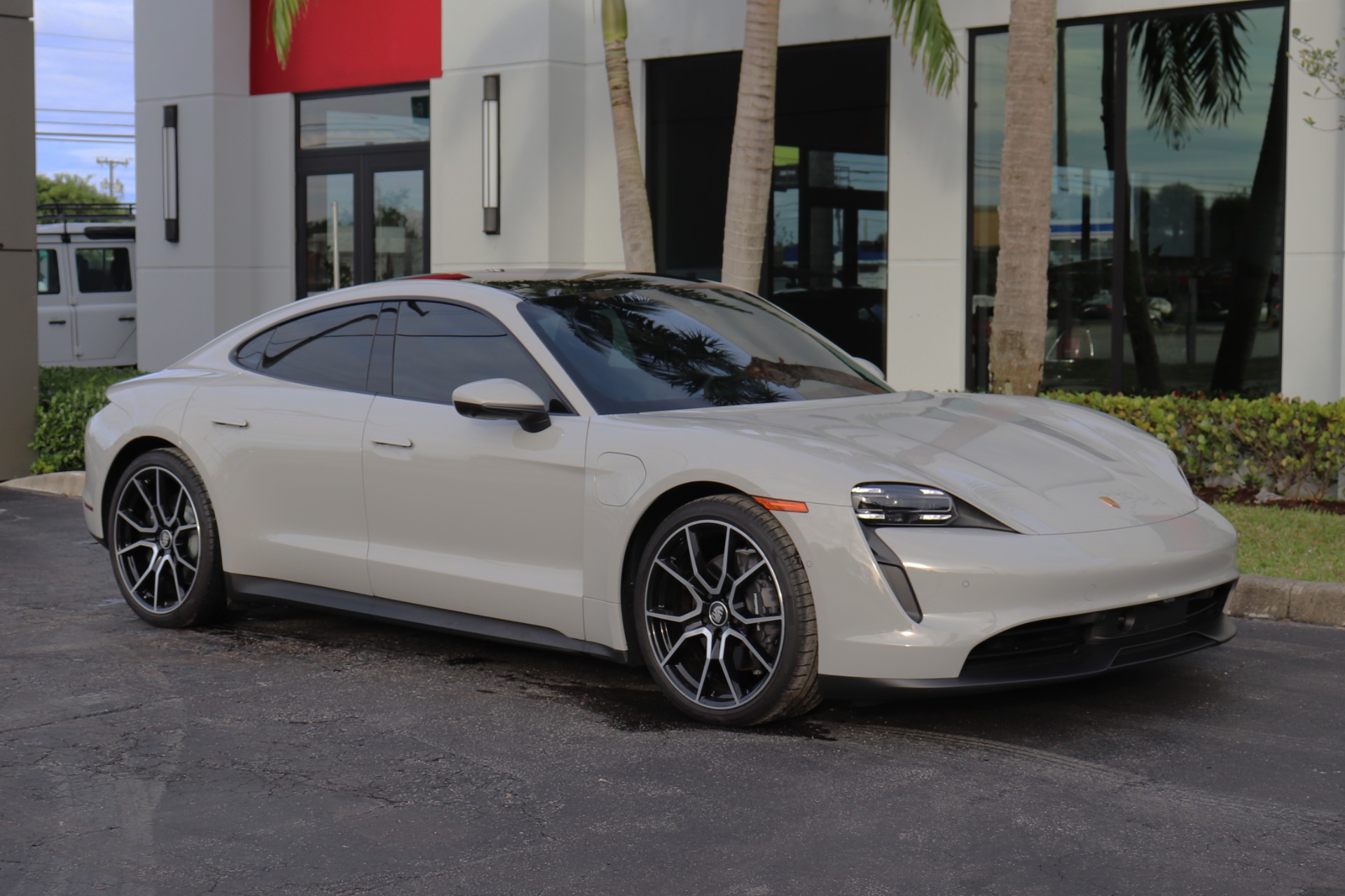 Used-2023-Porsche-Taycan