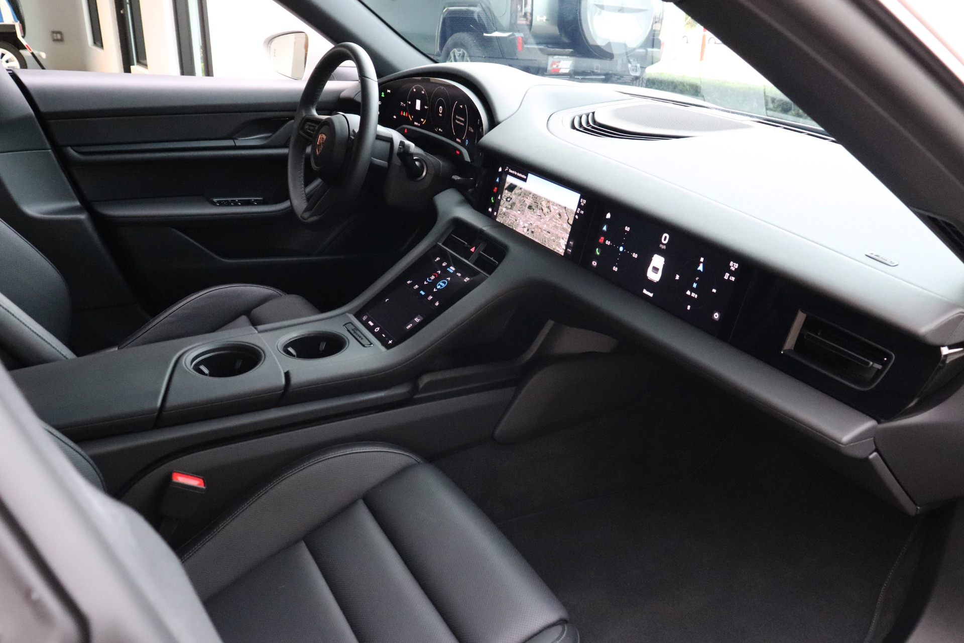 Used-2023-Porsche-Taycan