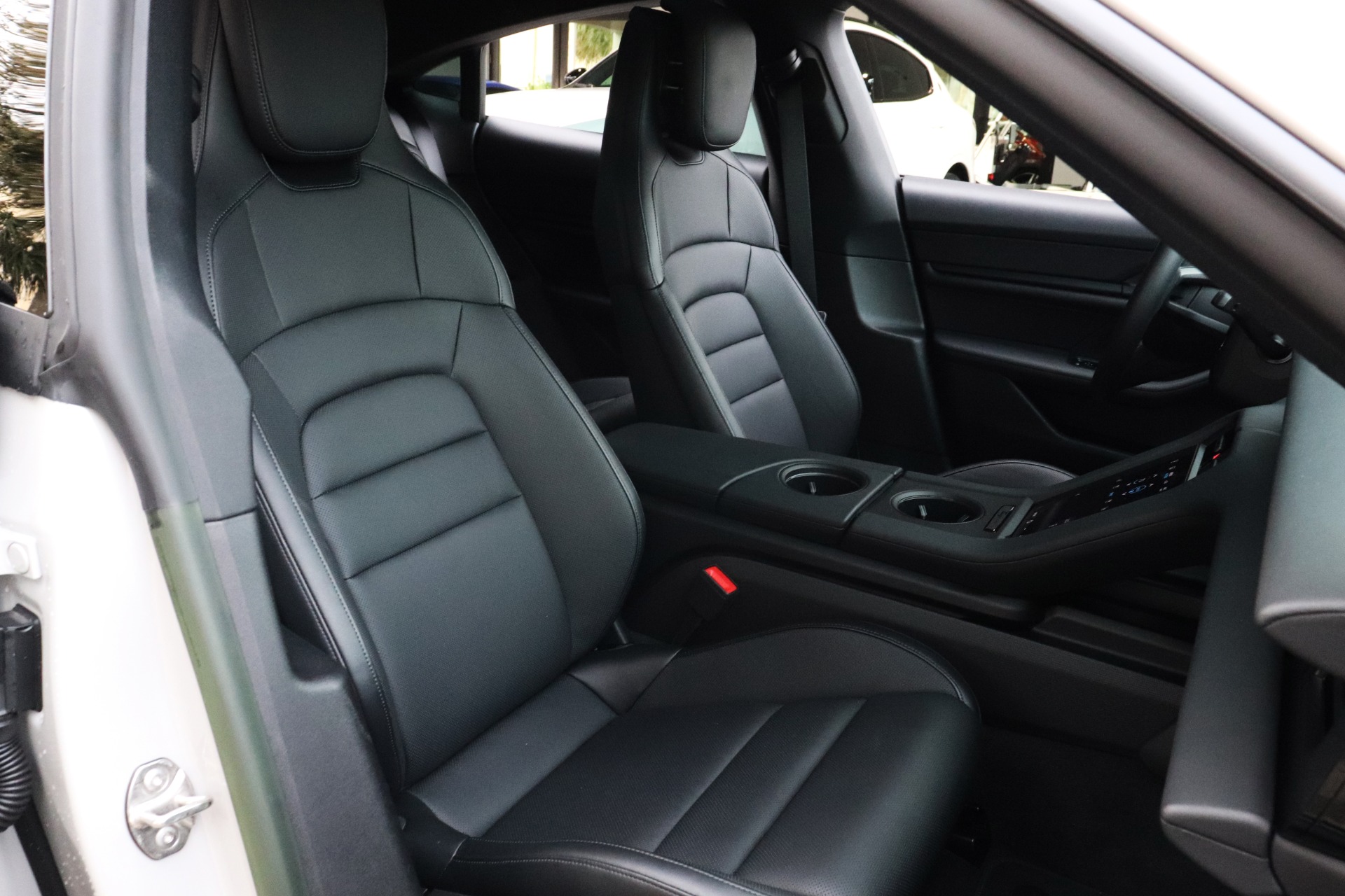 Used-2023-Porsche-Taycan