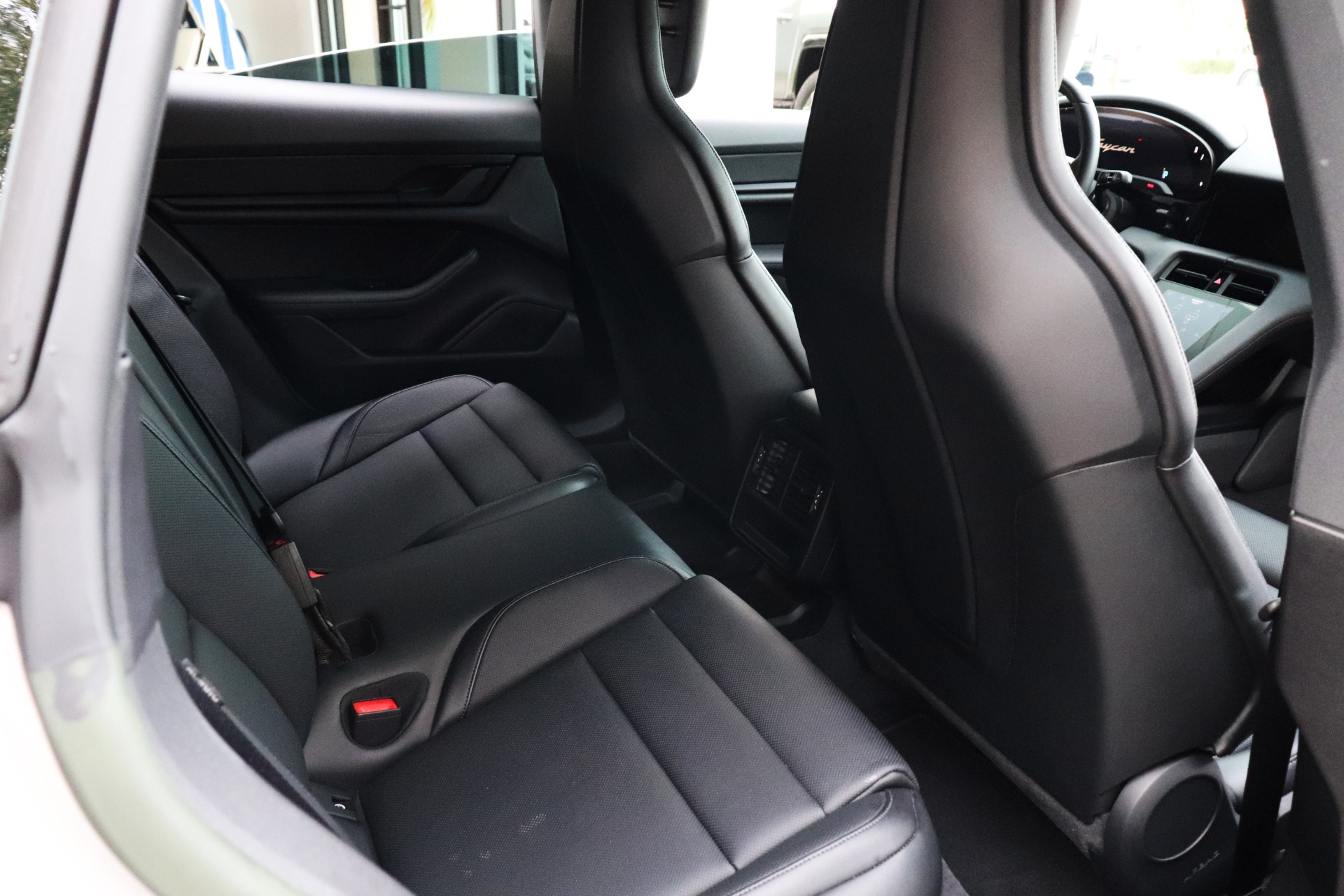 Used-2023-Porsche-Taycan