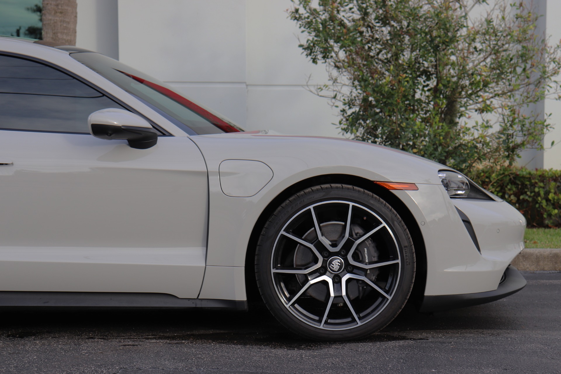 Used-2023-Porsche-Taycan