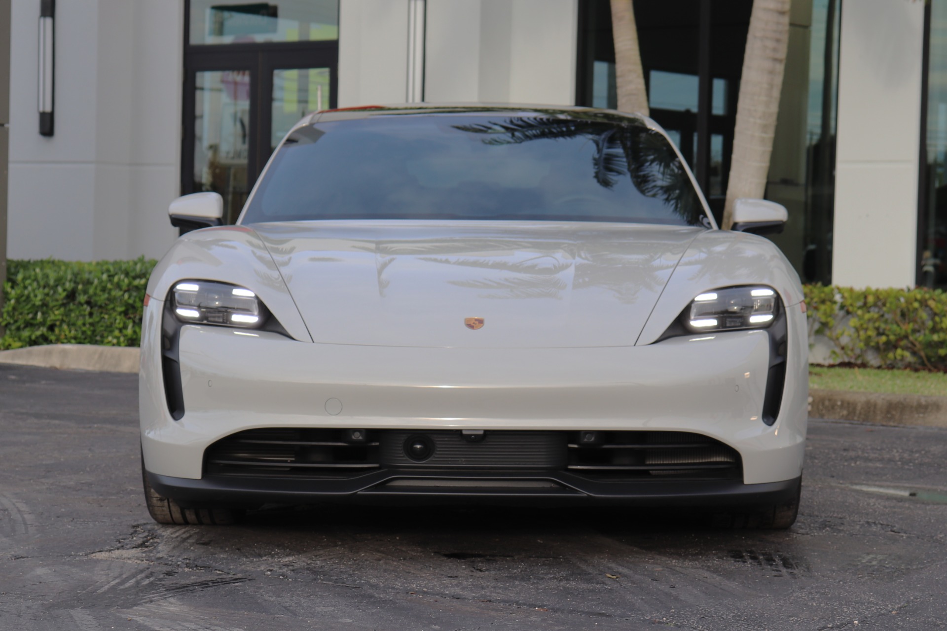 Used-2023-Porsche-Taycan