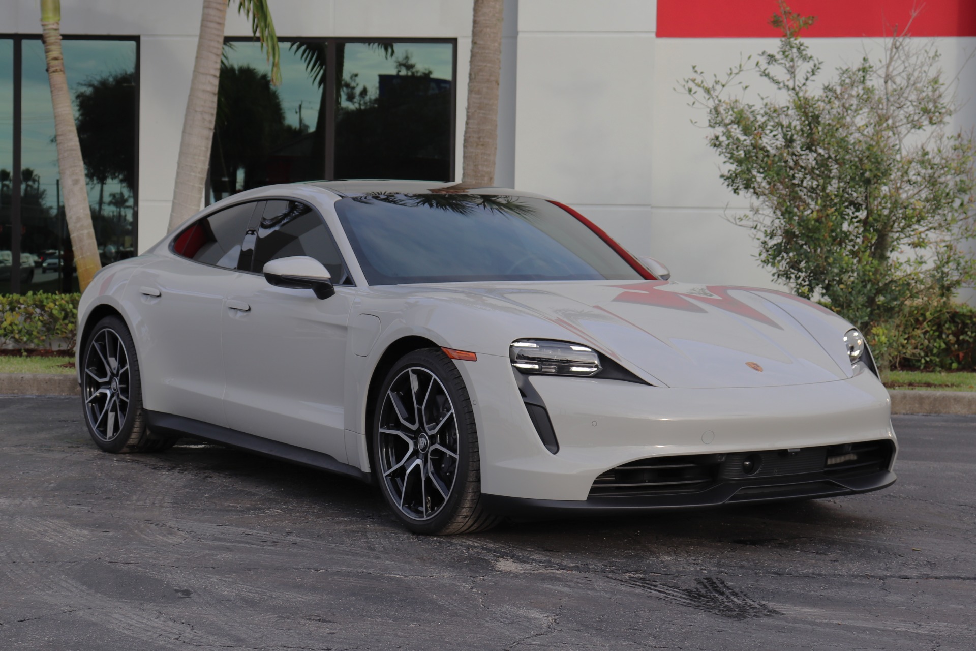 Used-2023-Porsche-Taycan