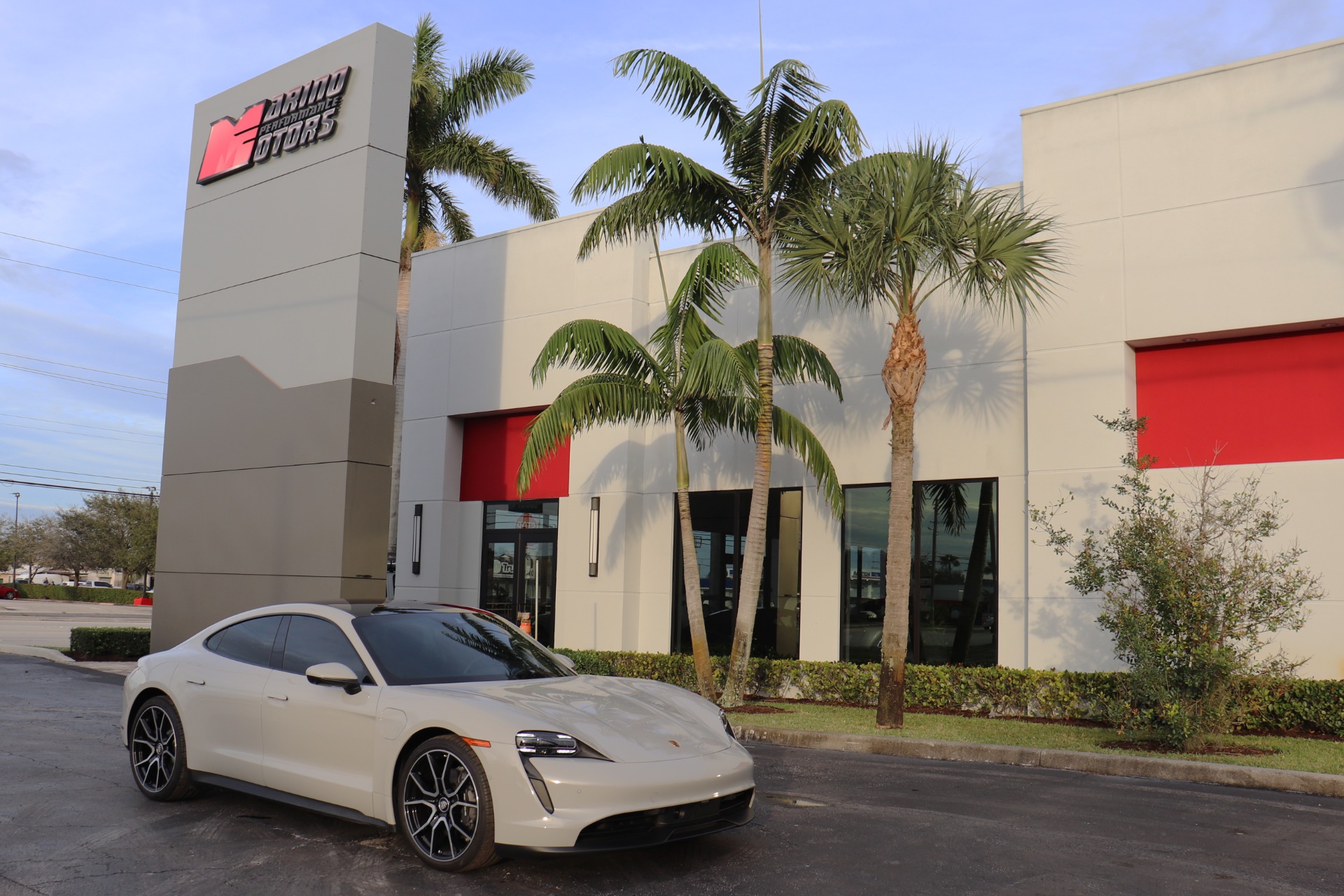 Used-2023-Porsche-Taycan