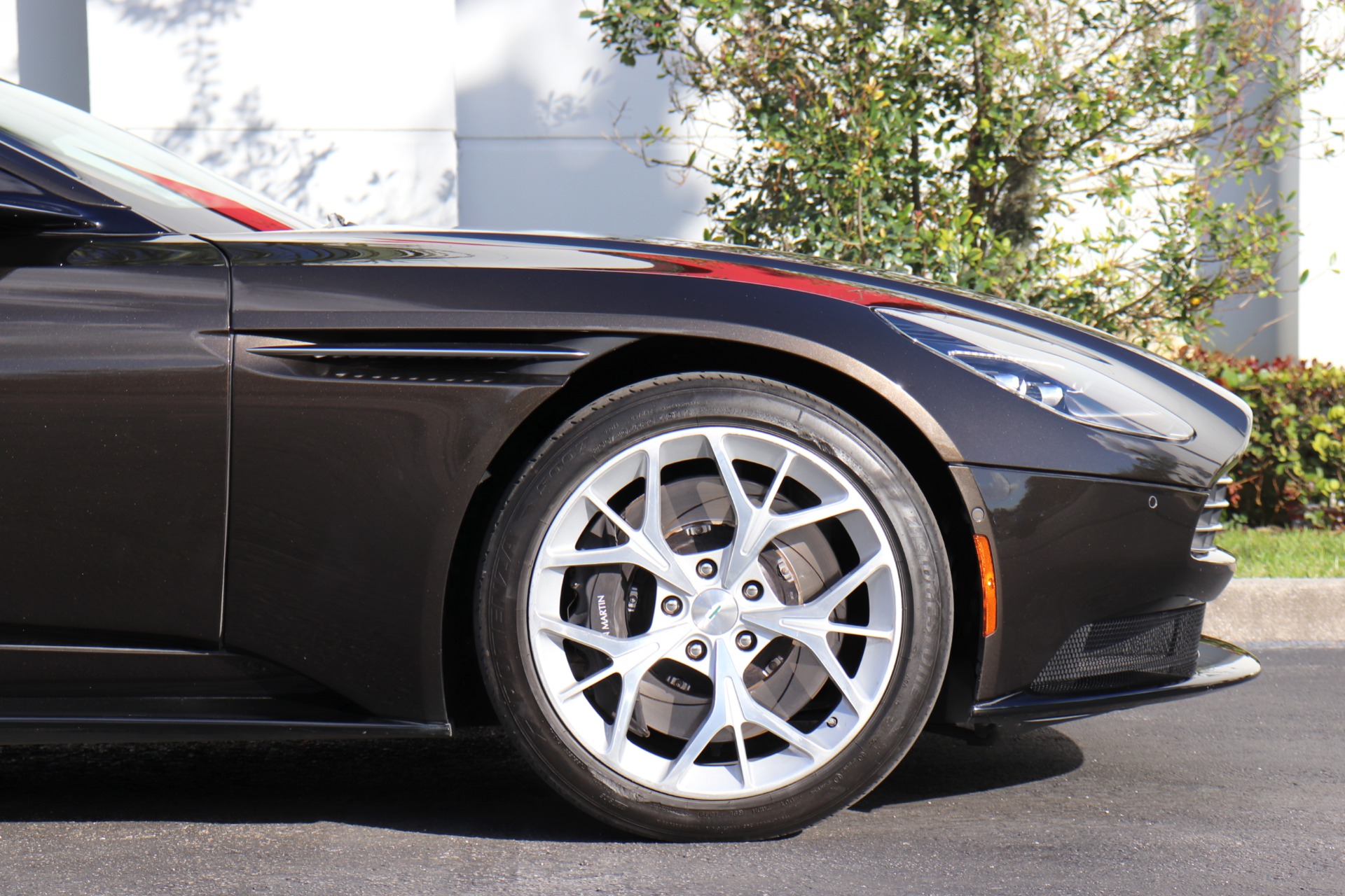 Used-2019-Aston-Martin-DB11-V8