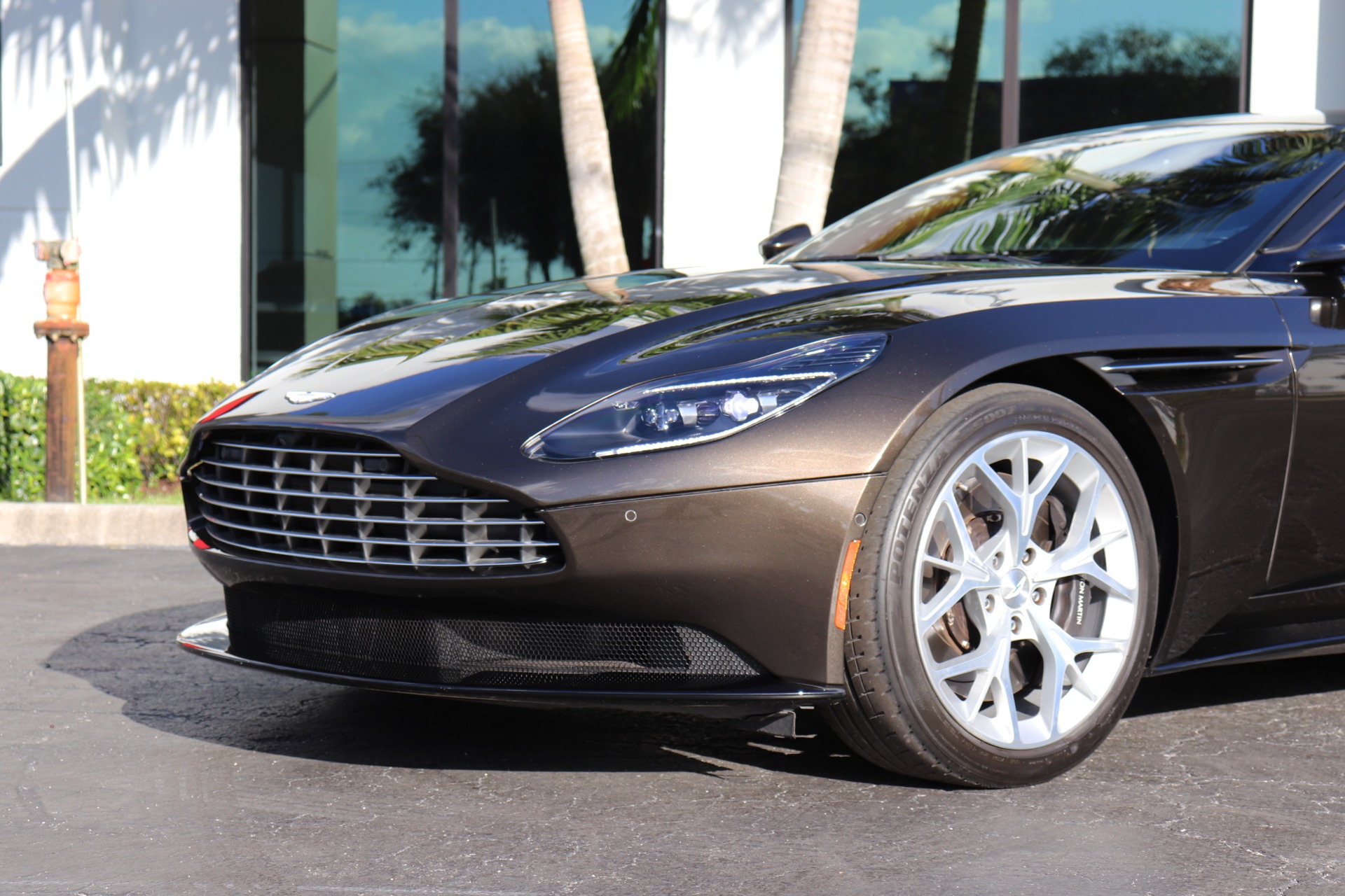 Used-2019-Aston-Martin-DB11-V8