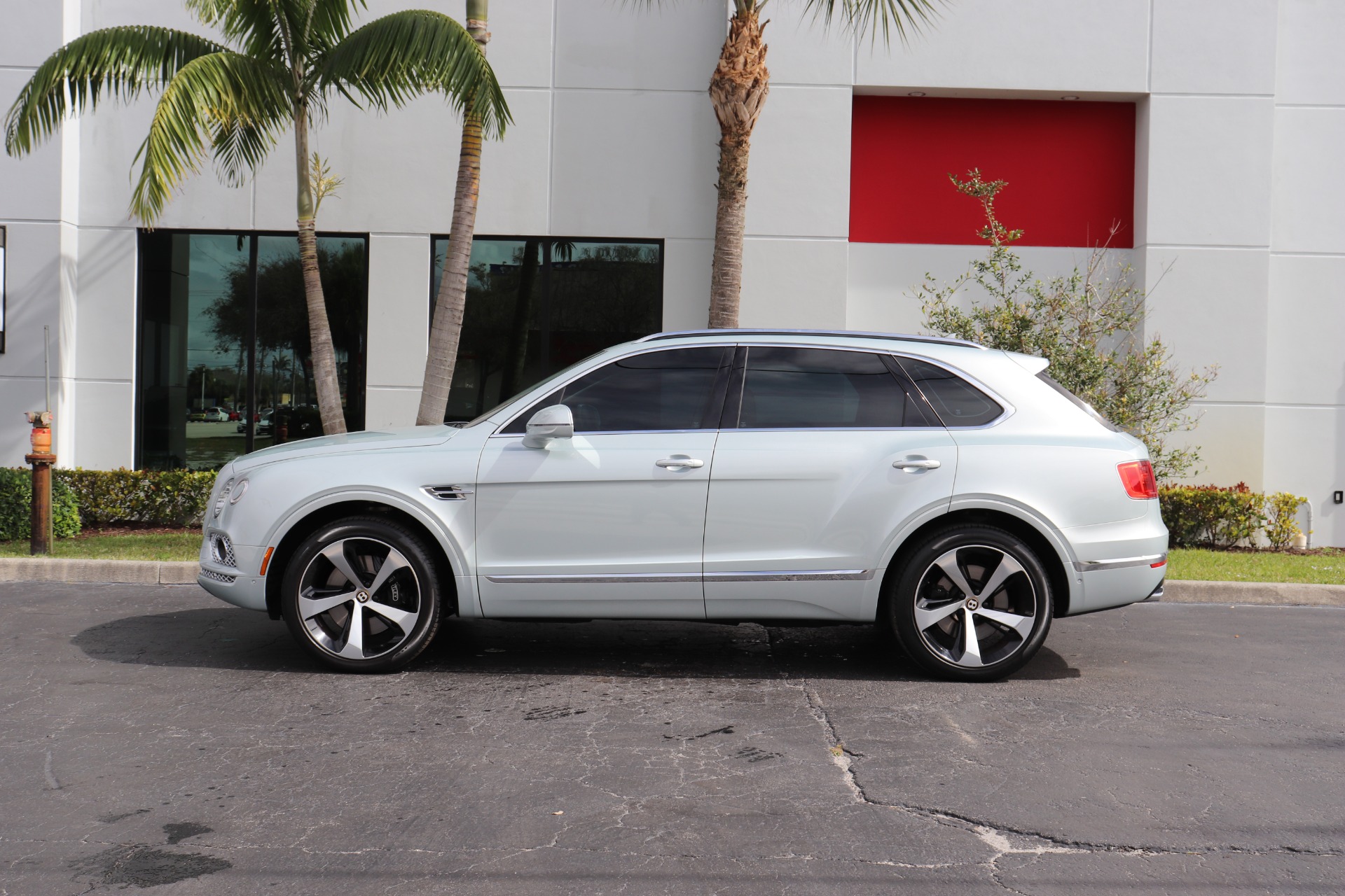 Used-2019-Bentley-Bentayga-V8