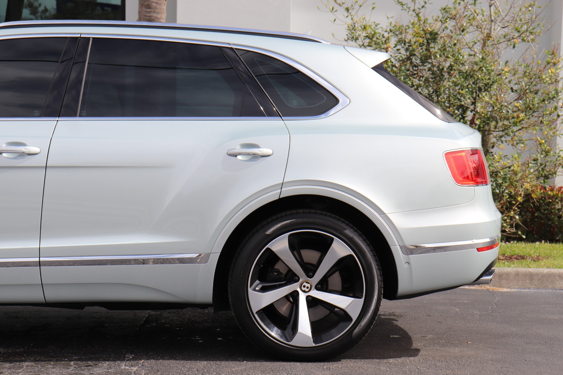 Used-2019-Bentley-Bentayga-V8