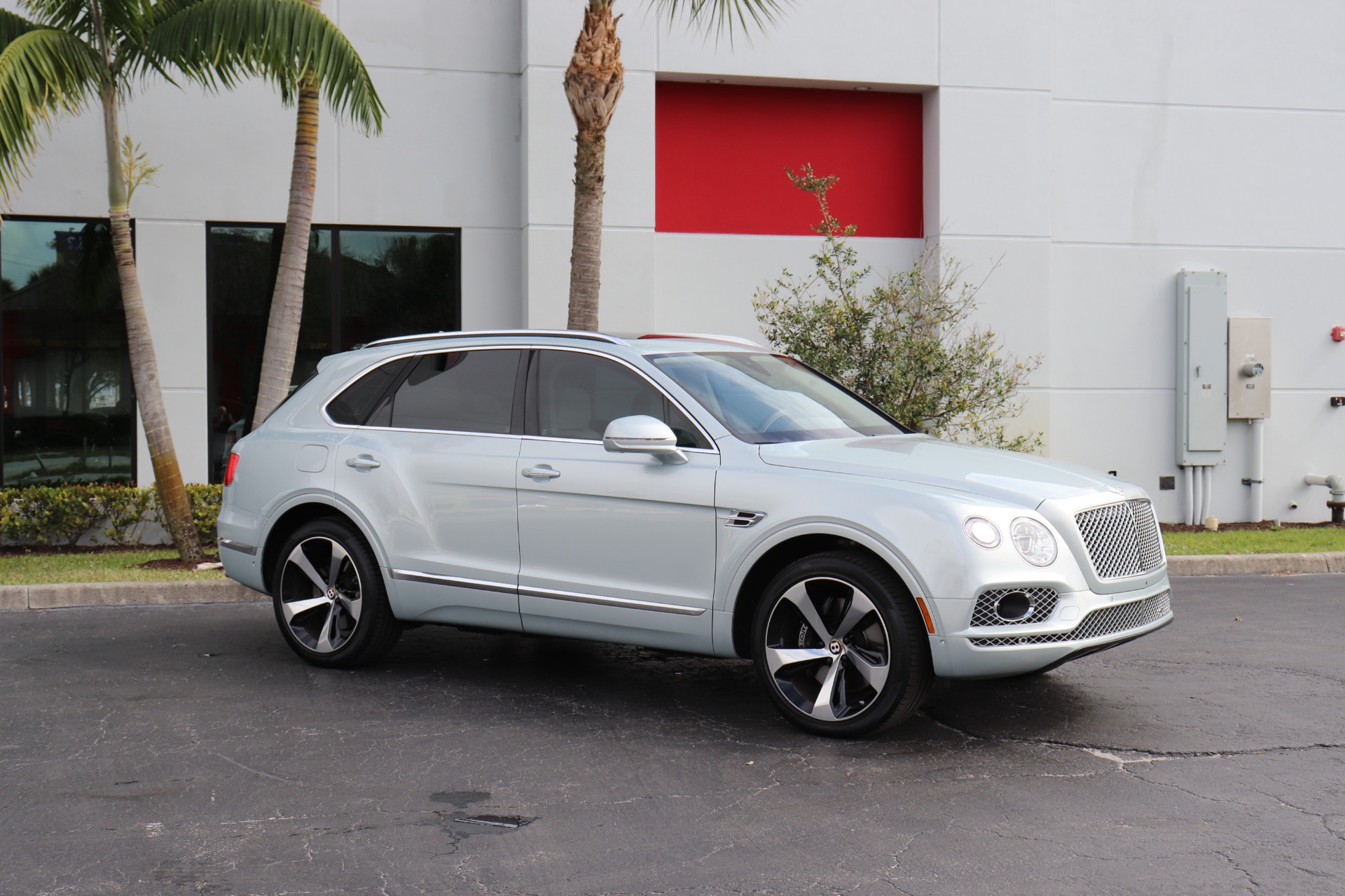 Used-2019-Bentley-Bentayga-V8