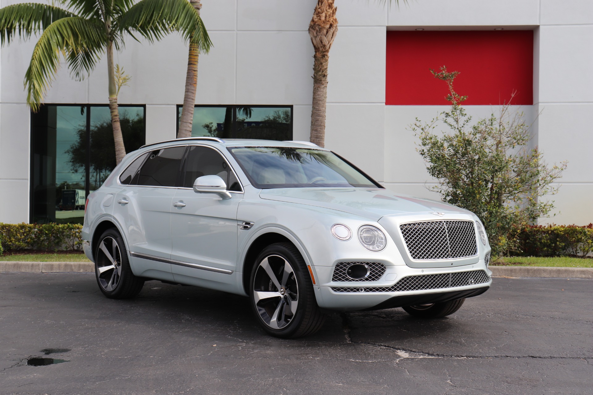 Used-2019-Bentley-Bentayga-V8
