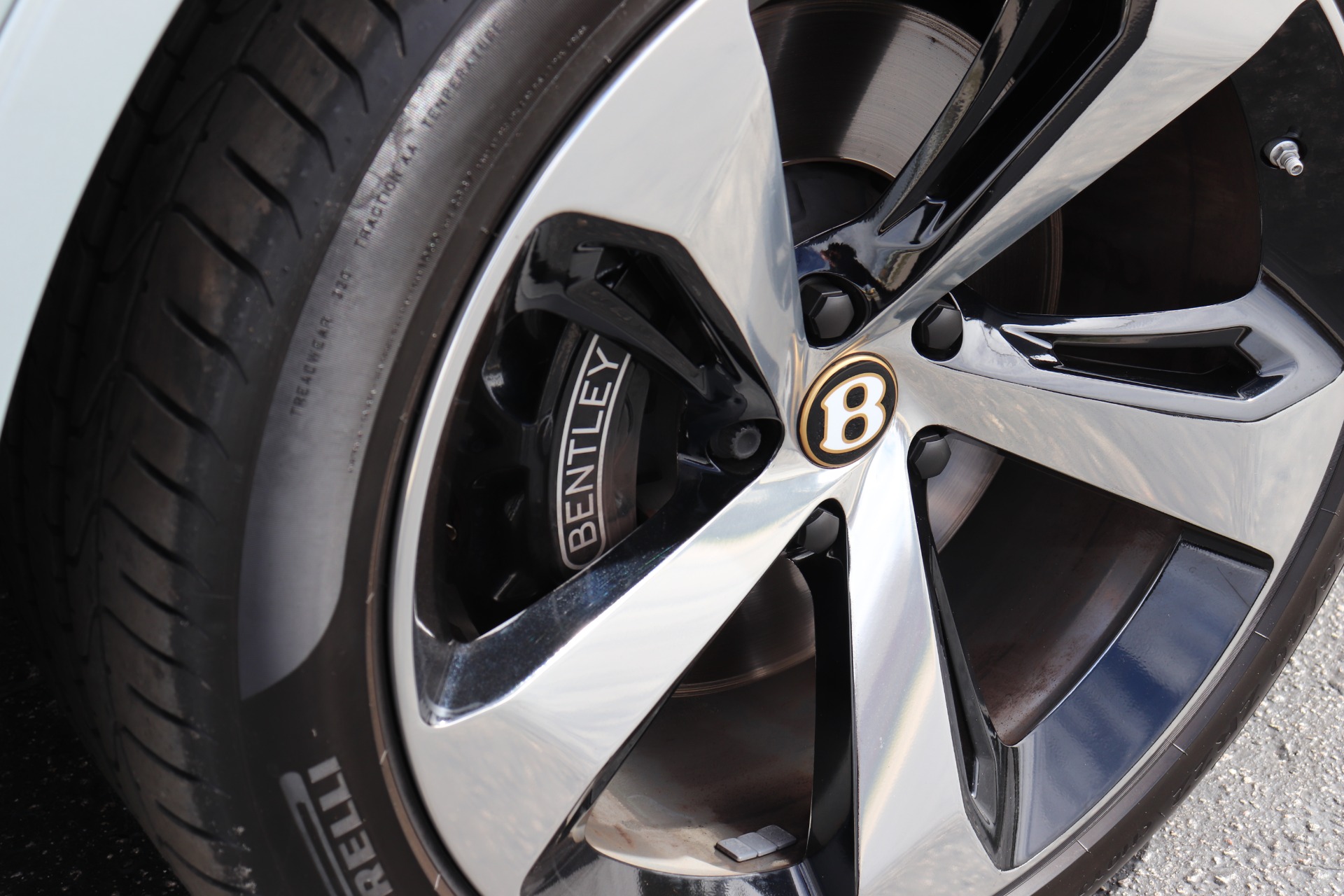 Used-2019-Bentley-Bentayga-V8