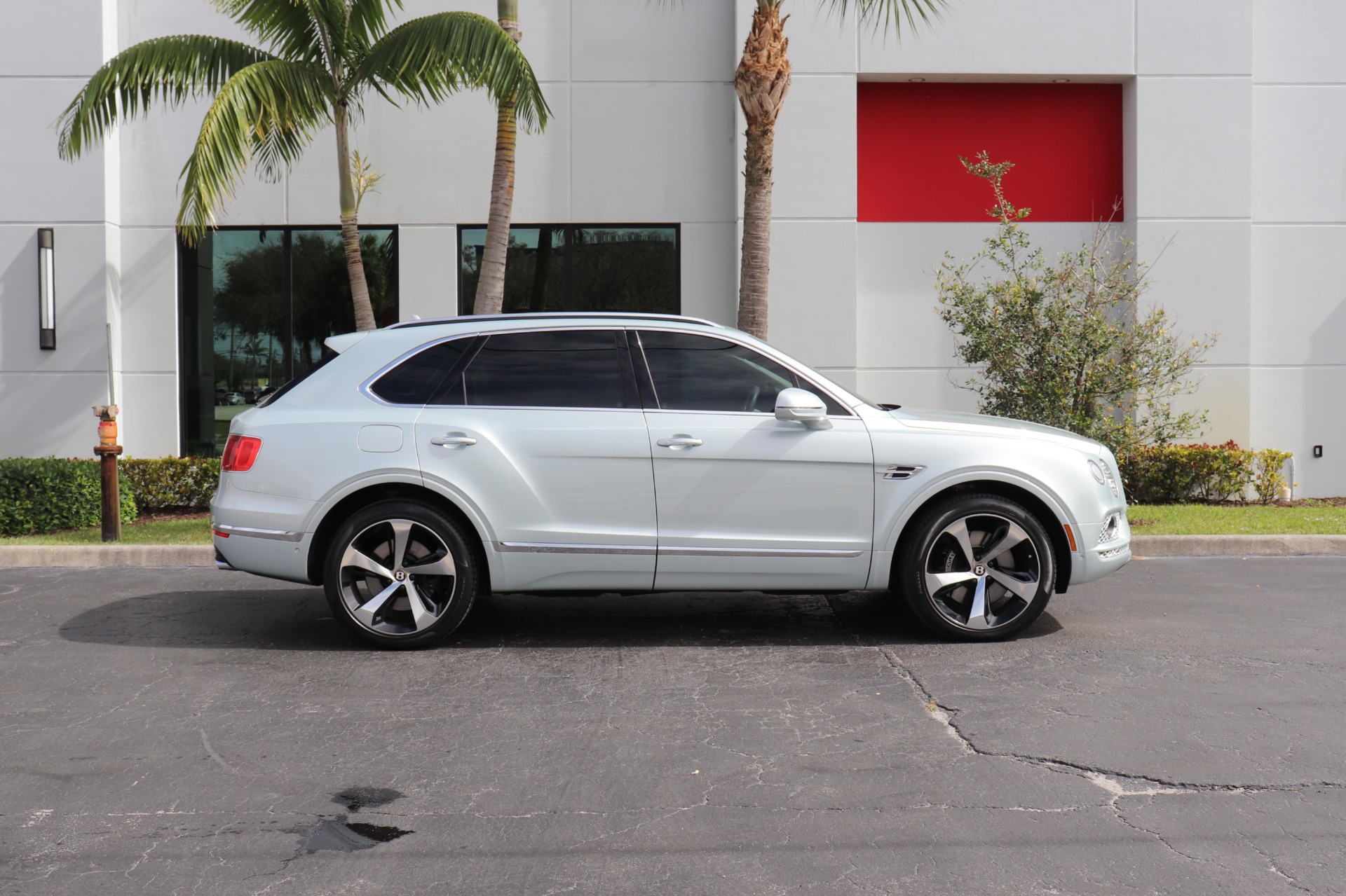 Used-2019-Bentley-Bentayga-V8