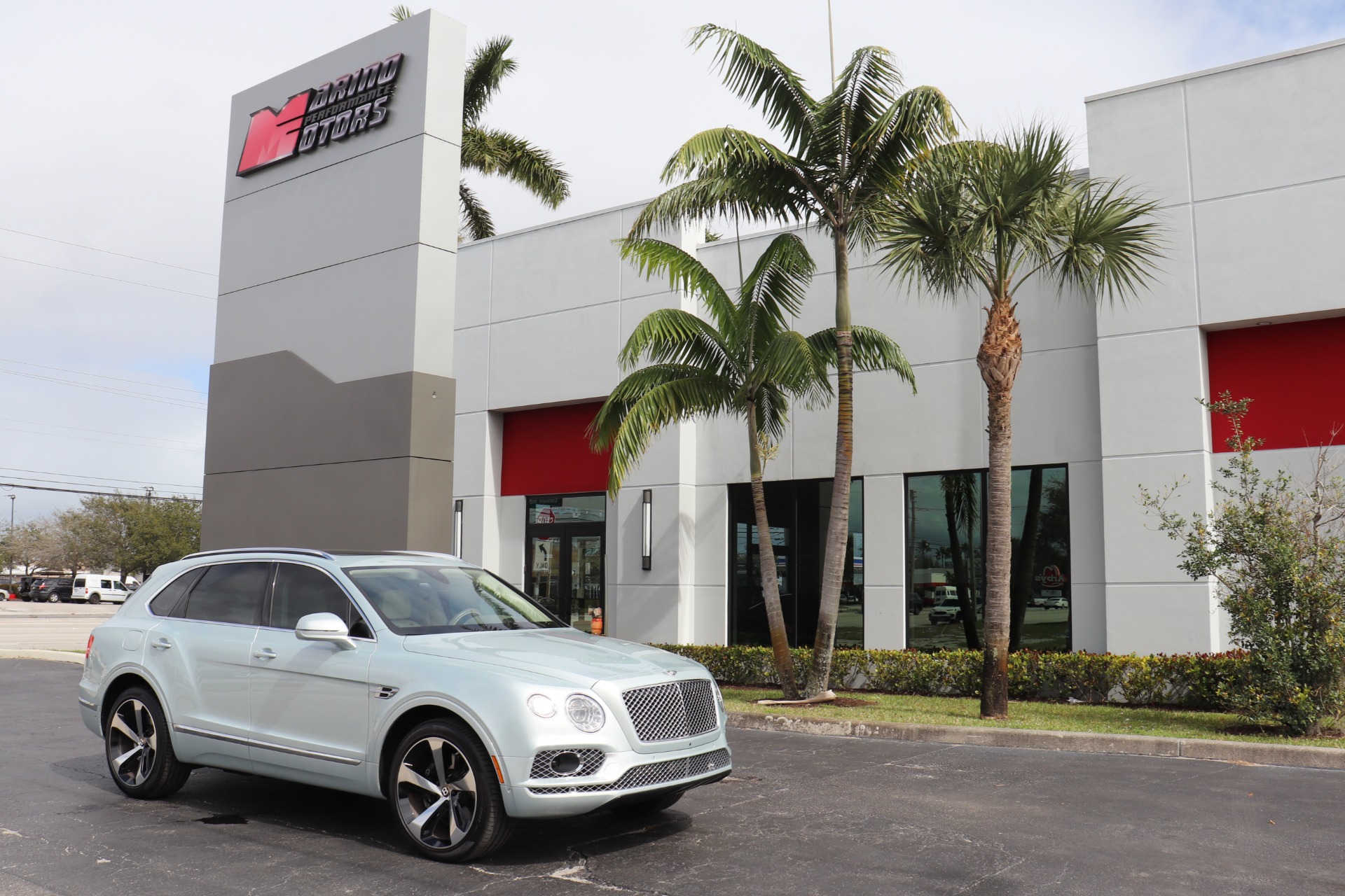 Used-2019-Bentley-Bentayga-V8