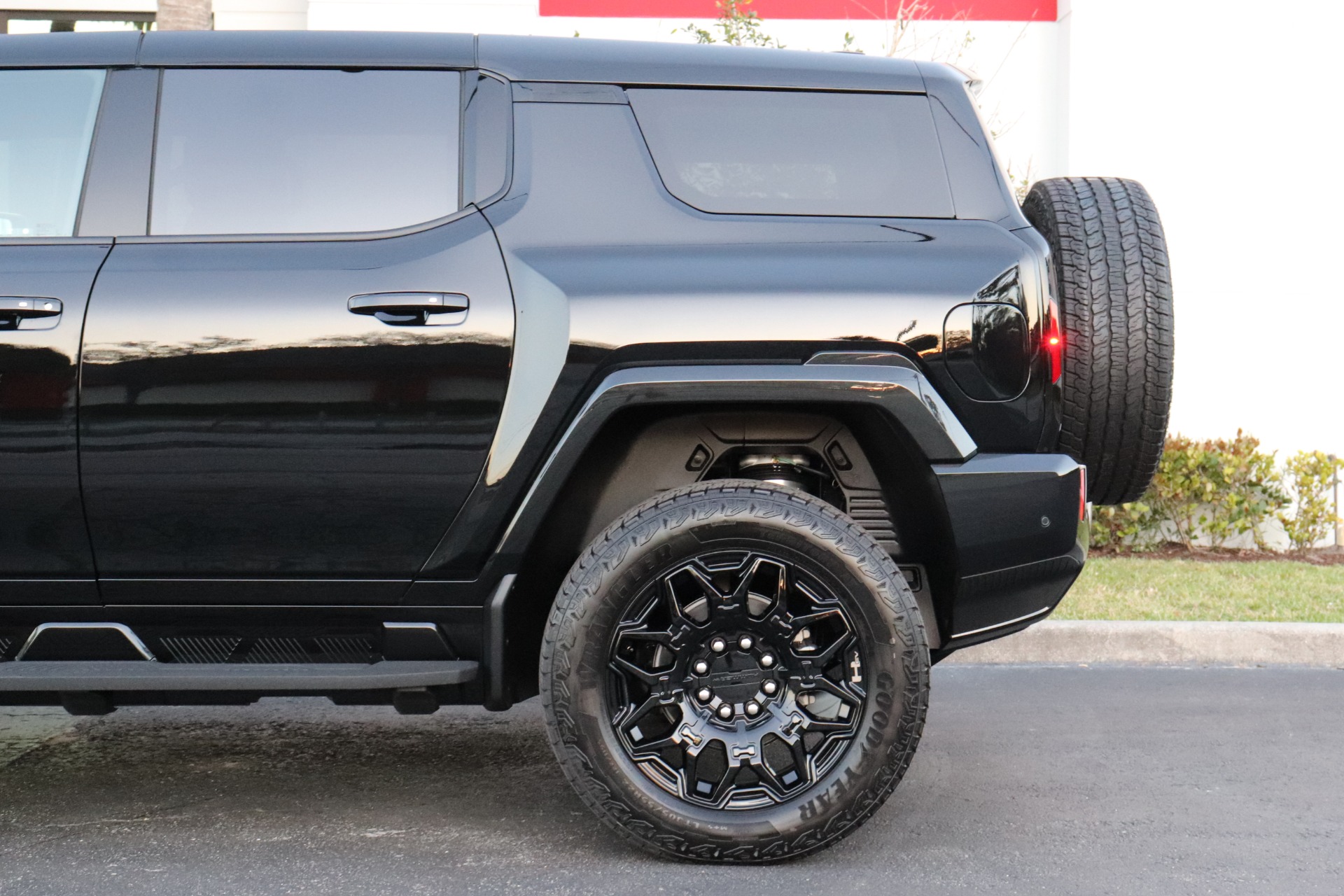 Used-2024-GMC-HUMMER-EV-2X