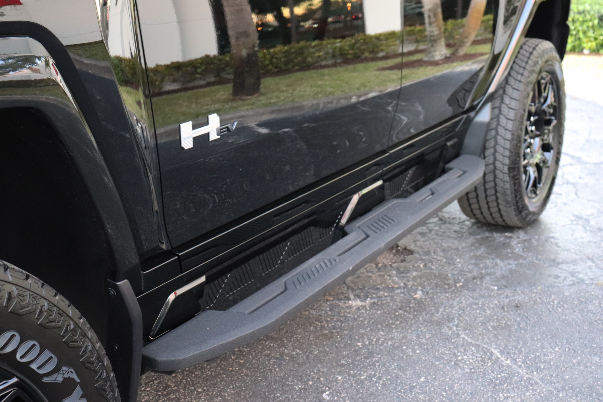 Used-2024-GMC-HUMMER-EV-2X