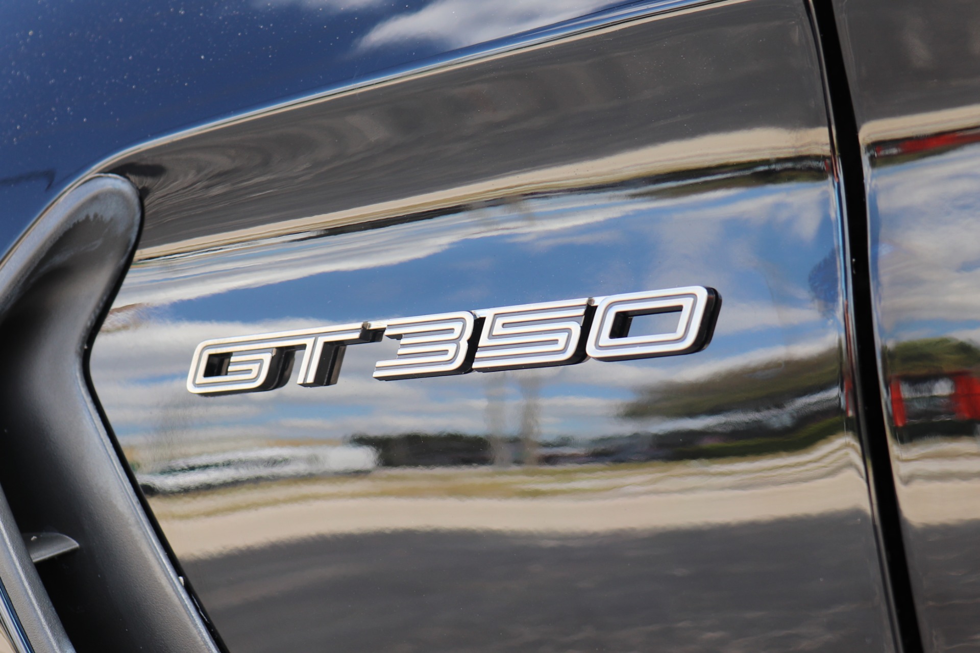 Used-2017-Ford-Mustang-Shelby-GT350R