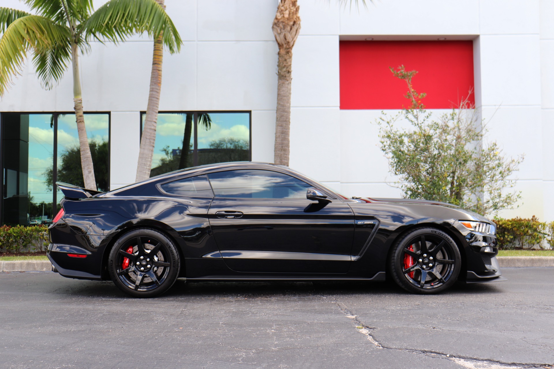 Used-2017-Ford-Mustang-Shelby-GT350R