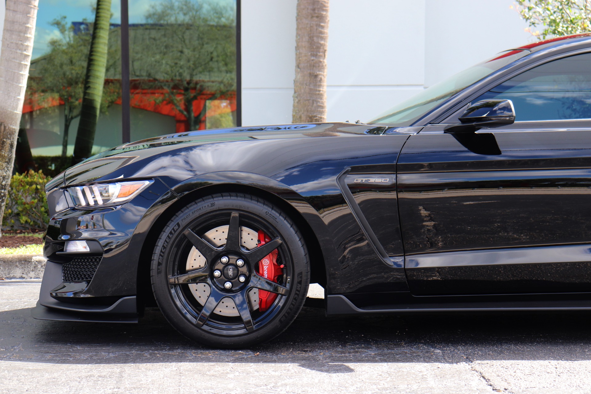 Used-2017-Ford-Mustang-Shelby-GT350R