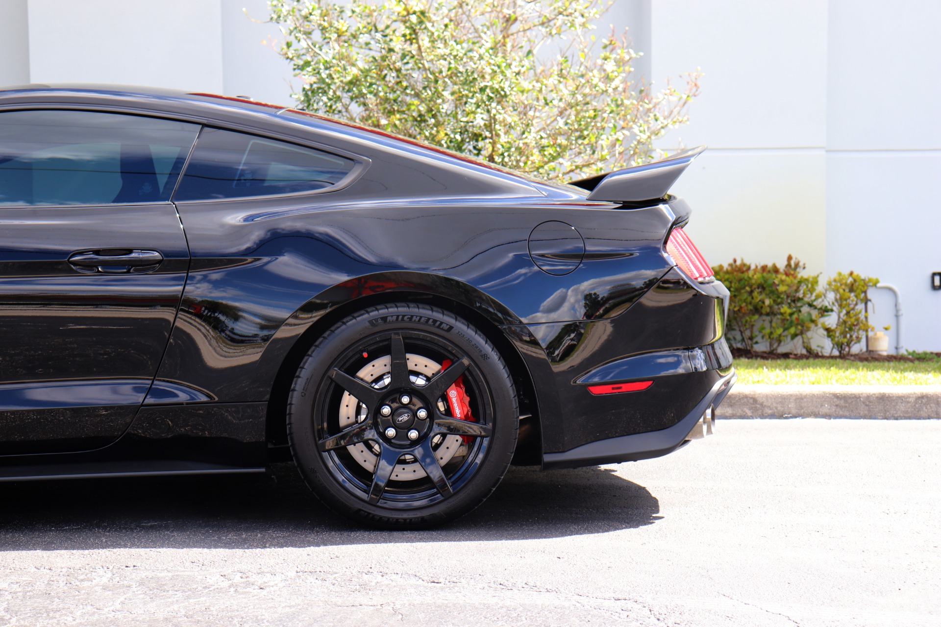 Used-2017-Ford-Mustang-Shelby-GT350R