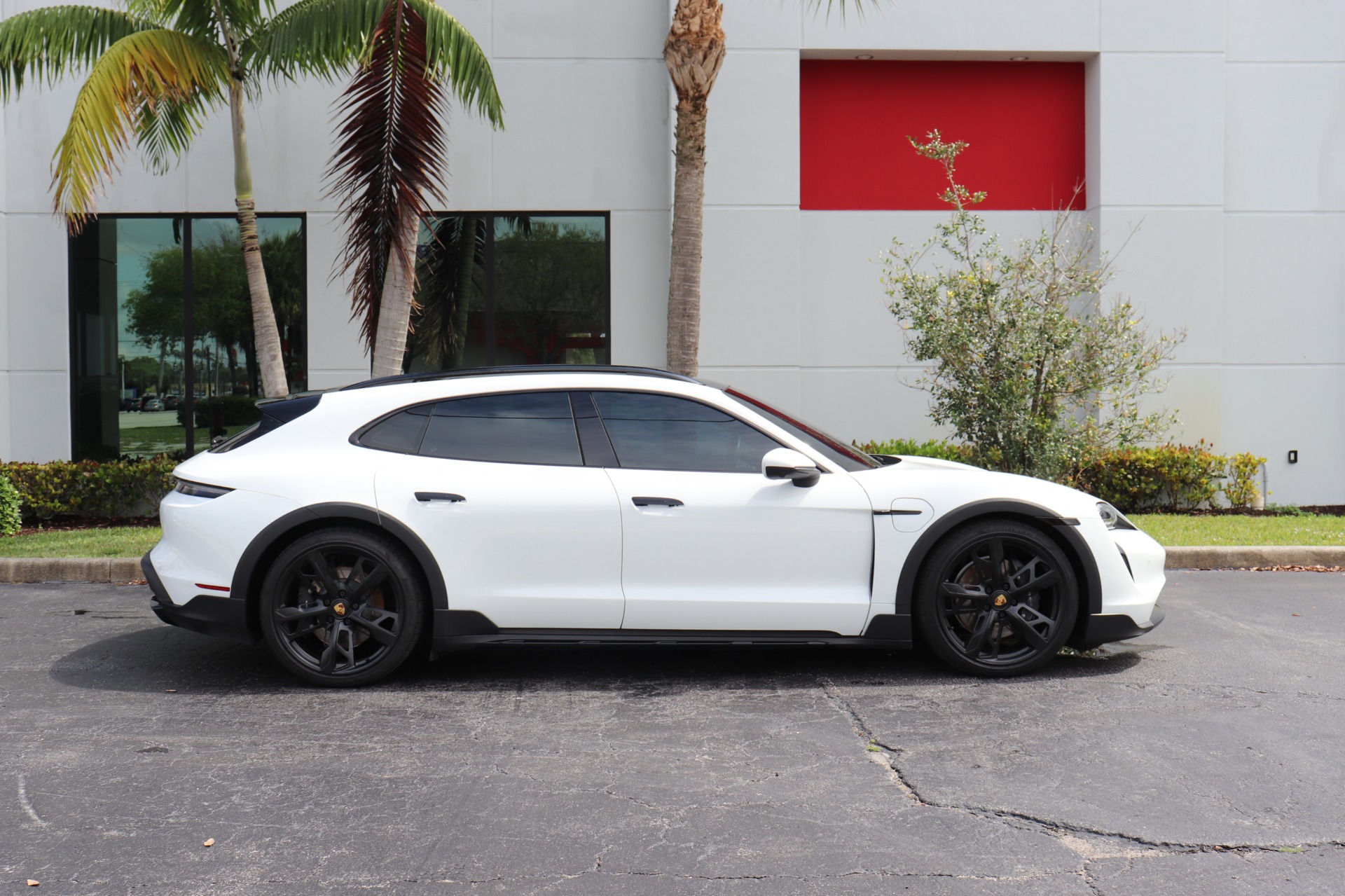 Used-2022-Porsche-Taycan-4-Cross-Turismo