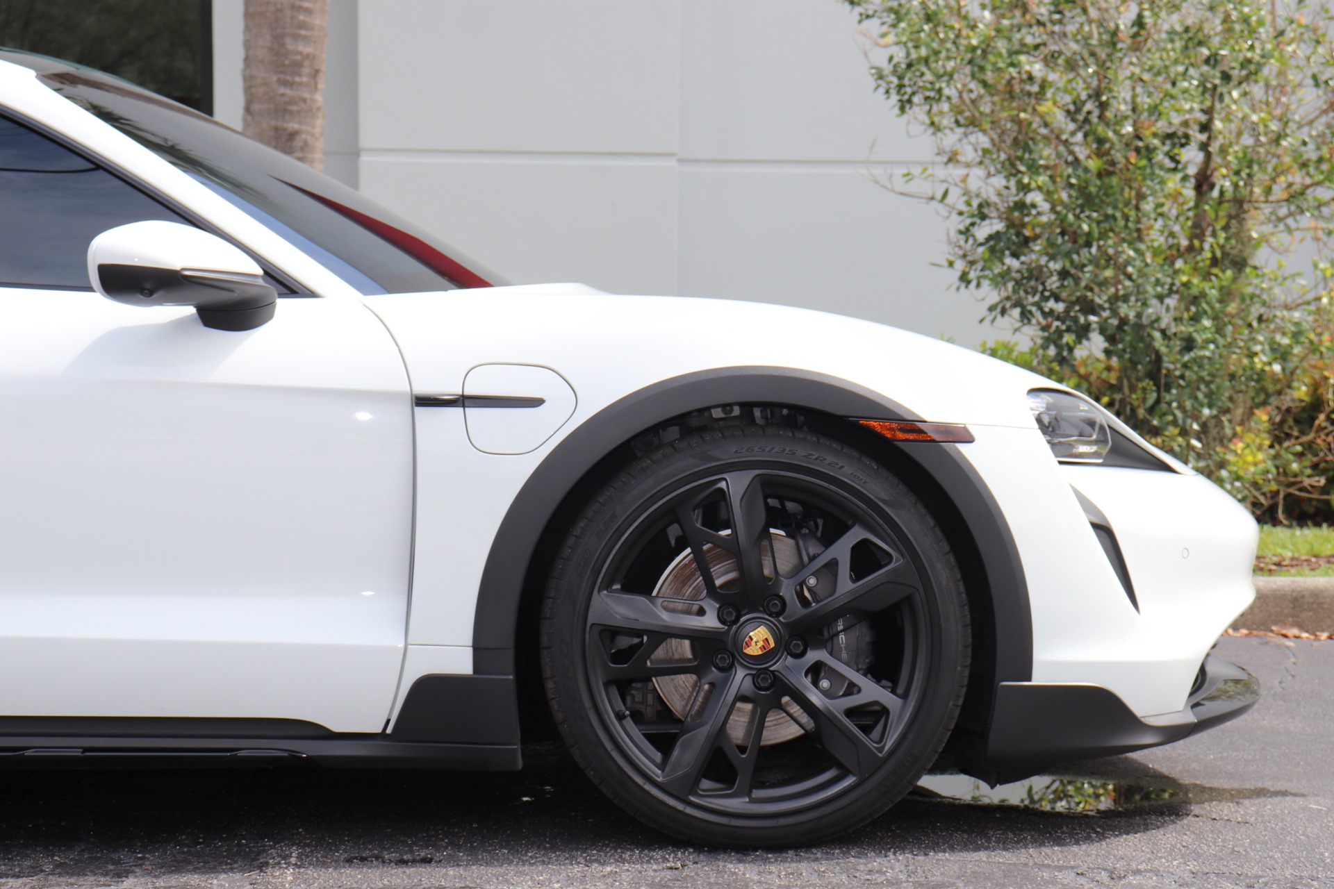 Used-2022-Porsche-Taycan-4-Cross-Turismo