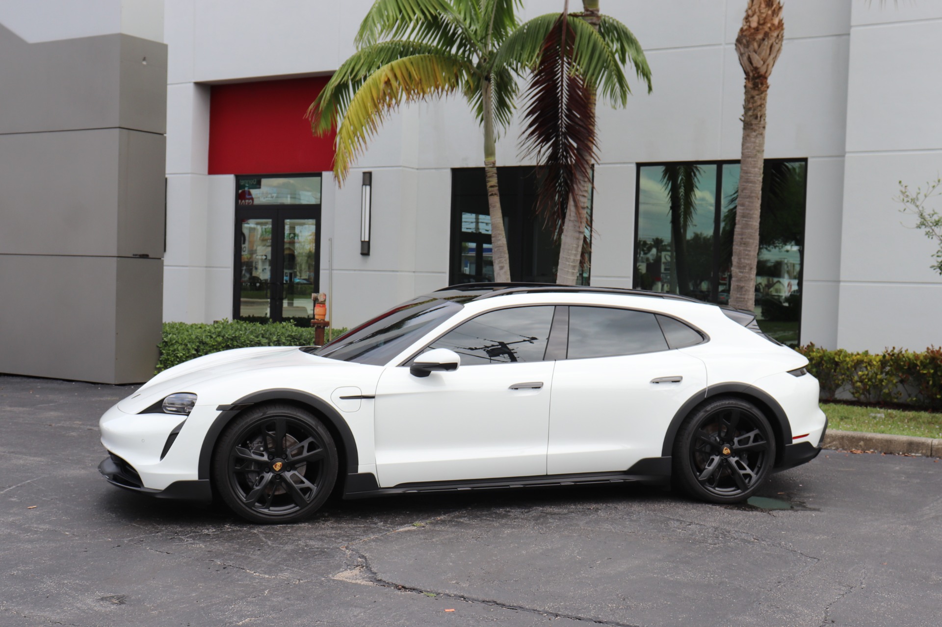 Used-2022-Porsche-Taycan-4-Cross-Turismo