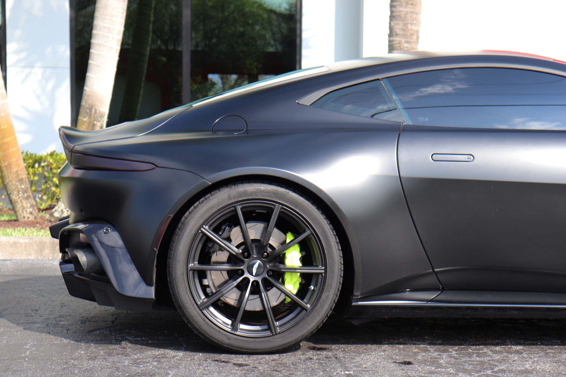 Used-2019-Aston-Martin-Vantage