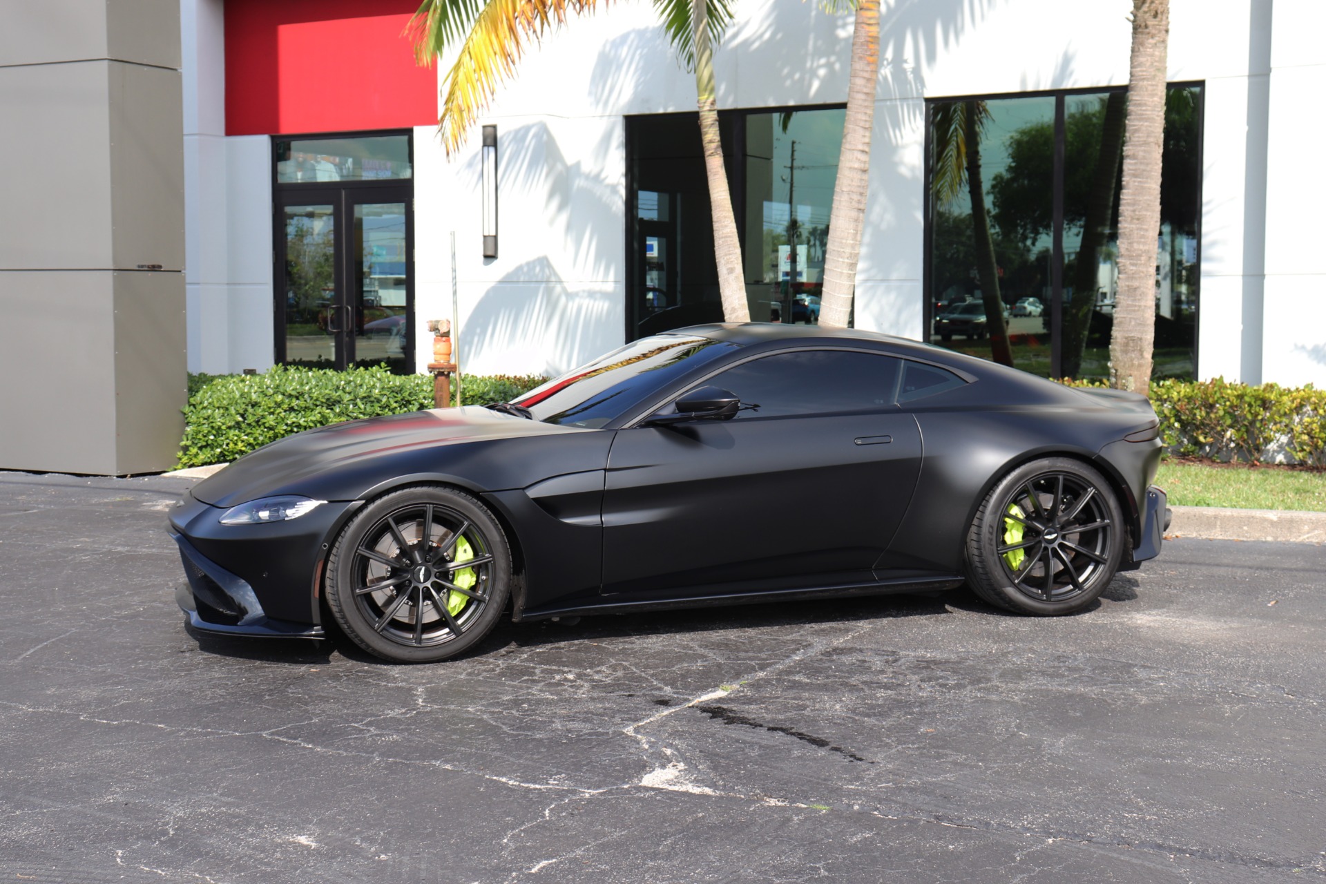 Used-2019-Aston-Martin-Vantage