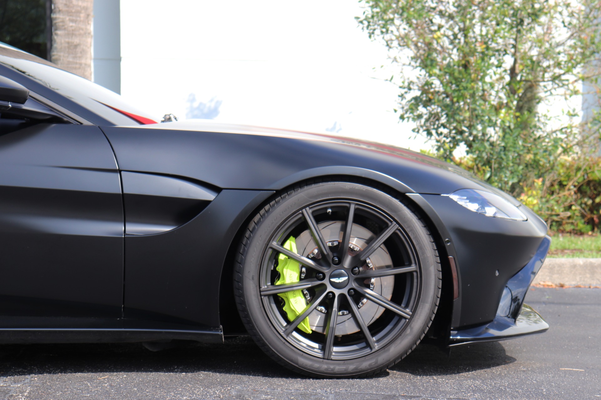 Used-2019-Aston-Martin-Vantage