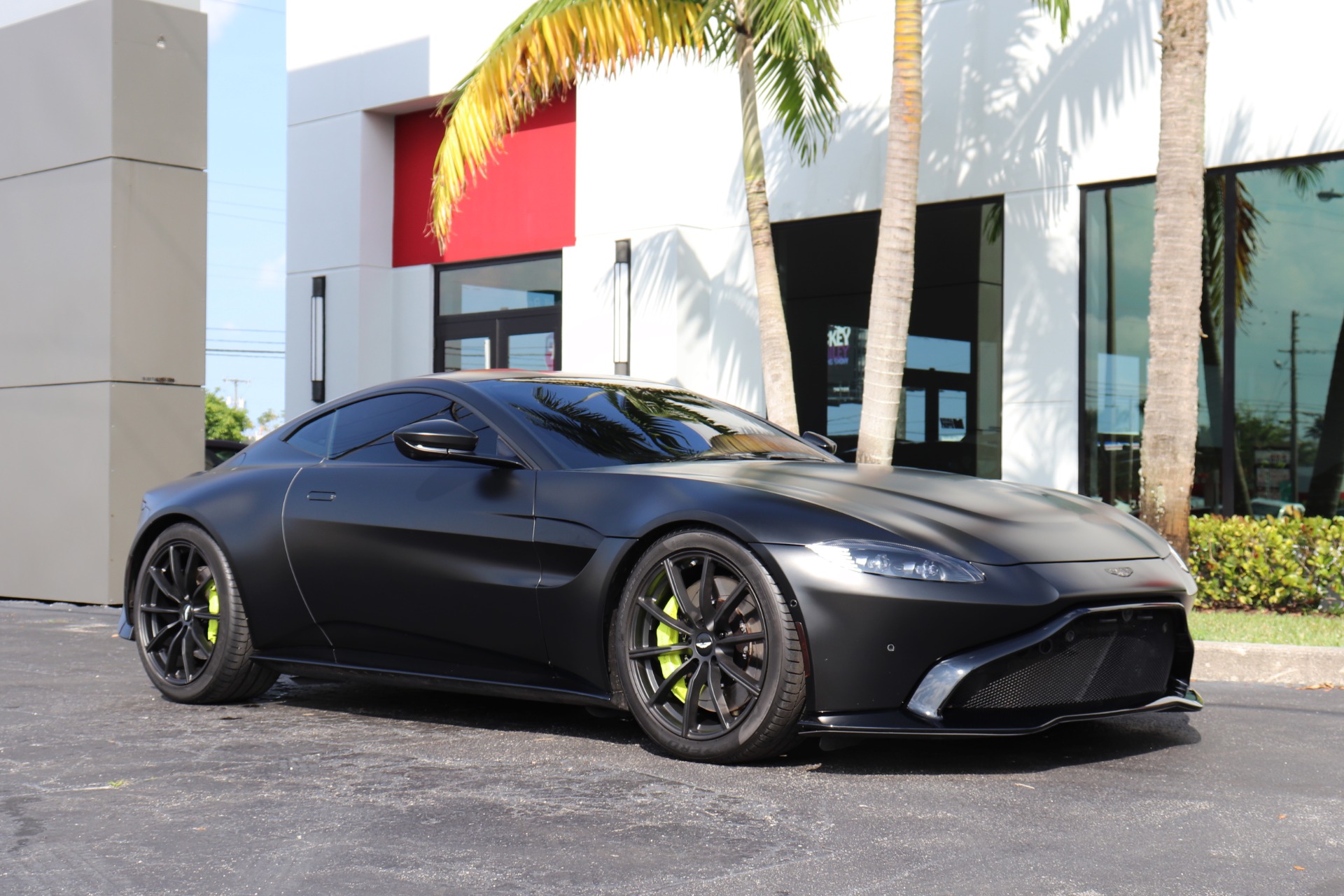Used-2019-Aston-Martin-Vantage