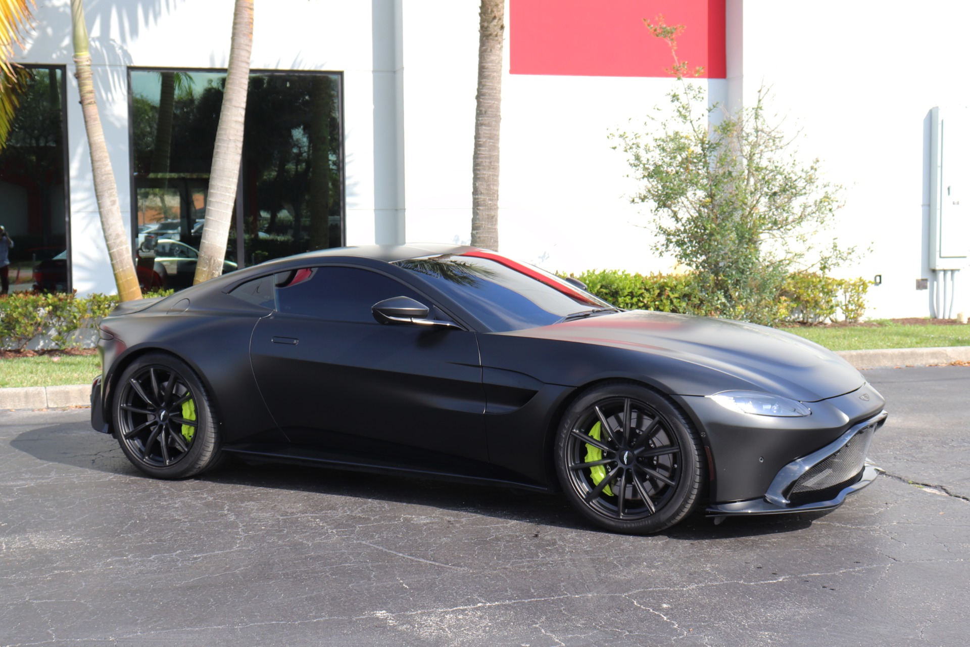 Used-2019-Aston-Martin-Vantage