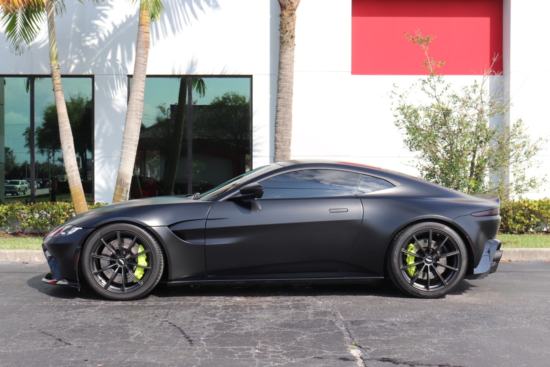 Used-2019-Aston-Martin-Vantage