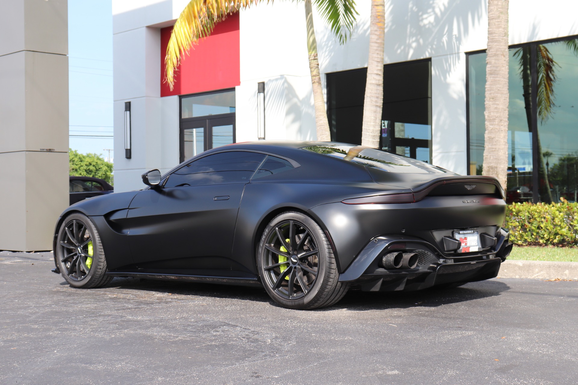 Used-2019-Aston-Martin-Vantage